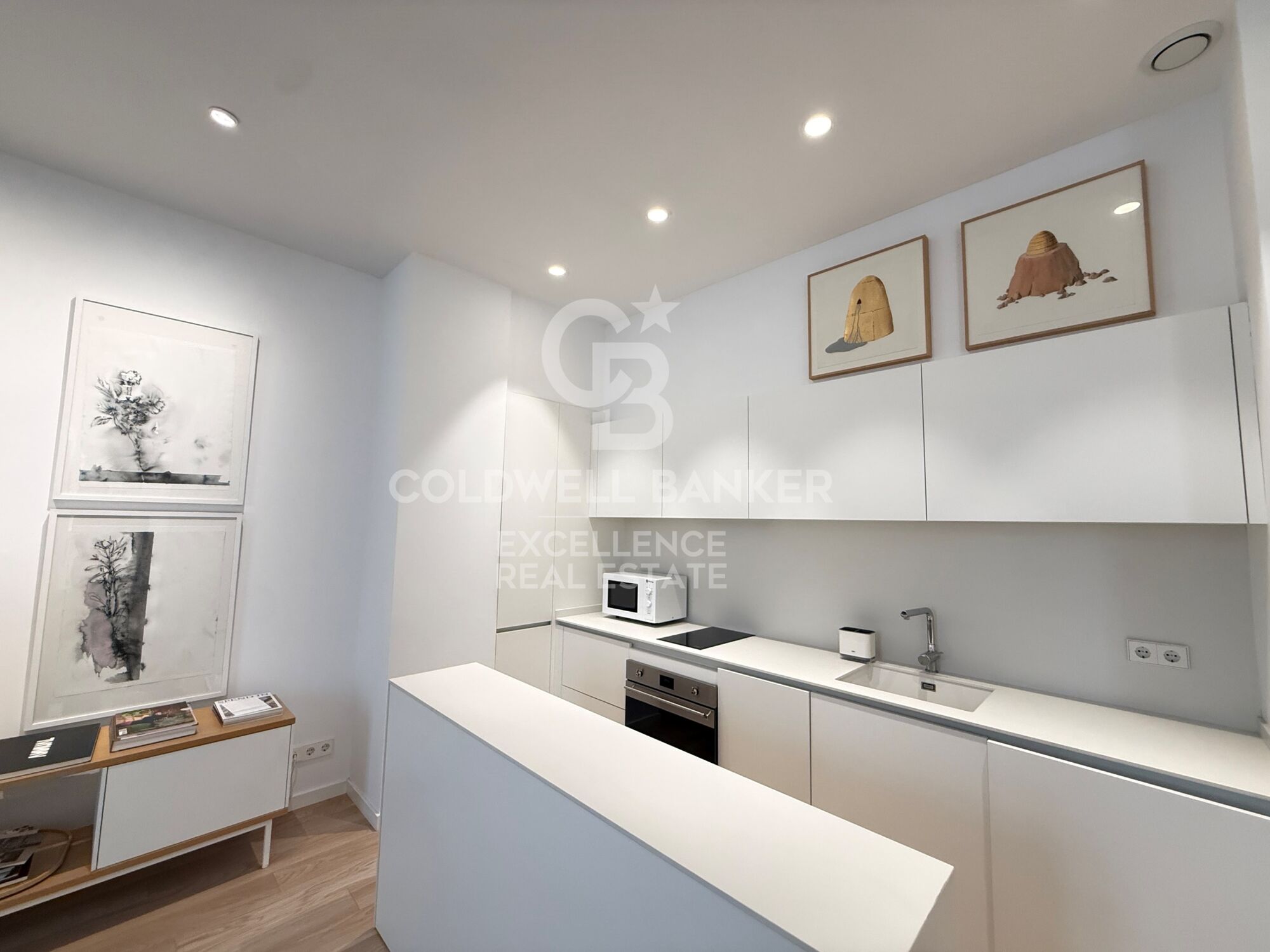 Exclusive designer loft for rent in the heart of Valencia, next to Plaza de lah Reina