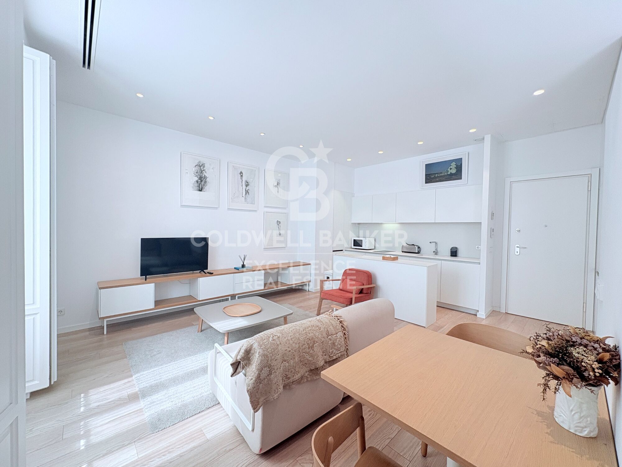 Exclusive designer loft for rent in the heart of Valencia, next to Plaza de lah Reina