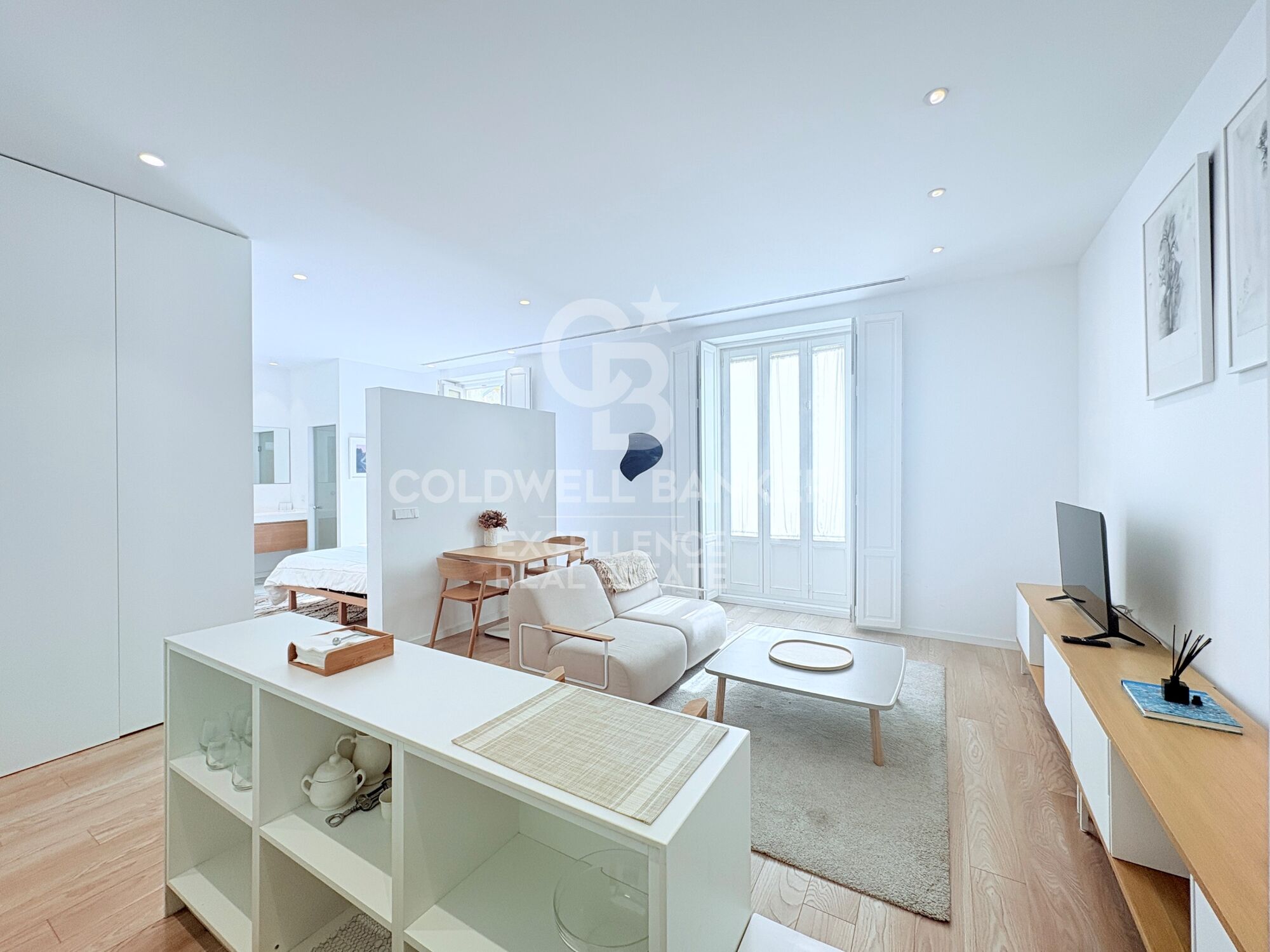 Exclusive designer loft for rent in the heart of Valencia, next to Plaza de lah Reina