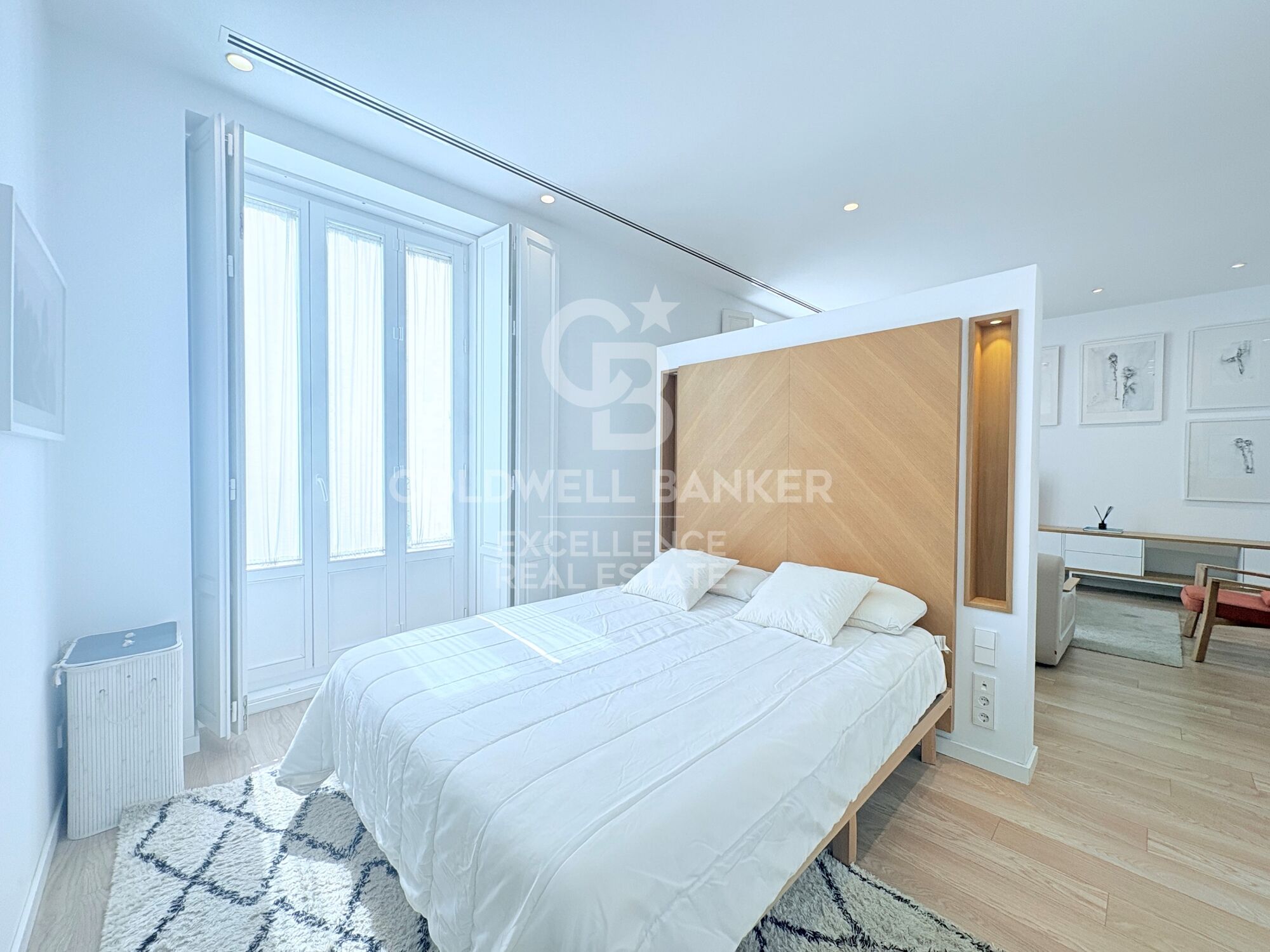 Exclusive designer loft for rent in the heart of Valencia, next to Plaza de lah Reina