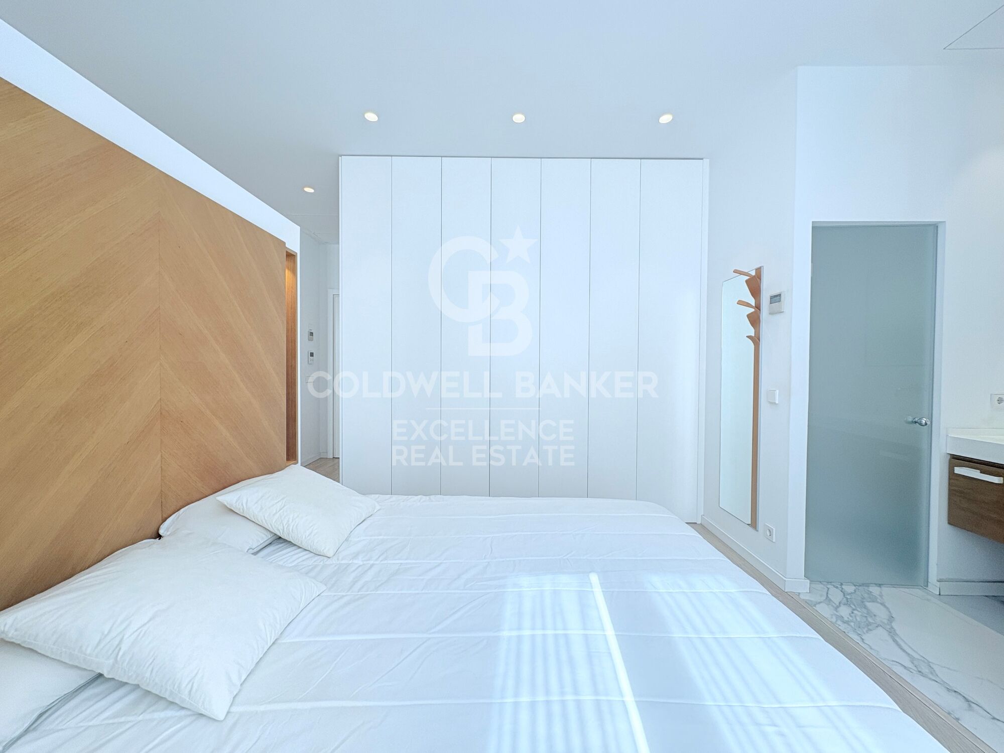 Exclusive designer loft for rent in the heart of Valencia, next to Plaza de lah Reina