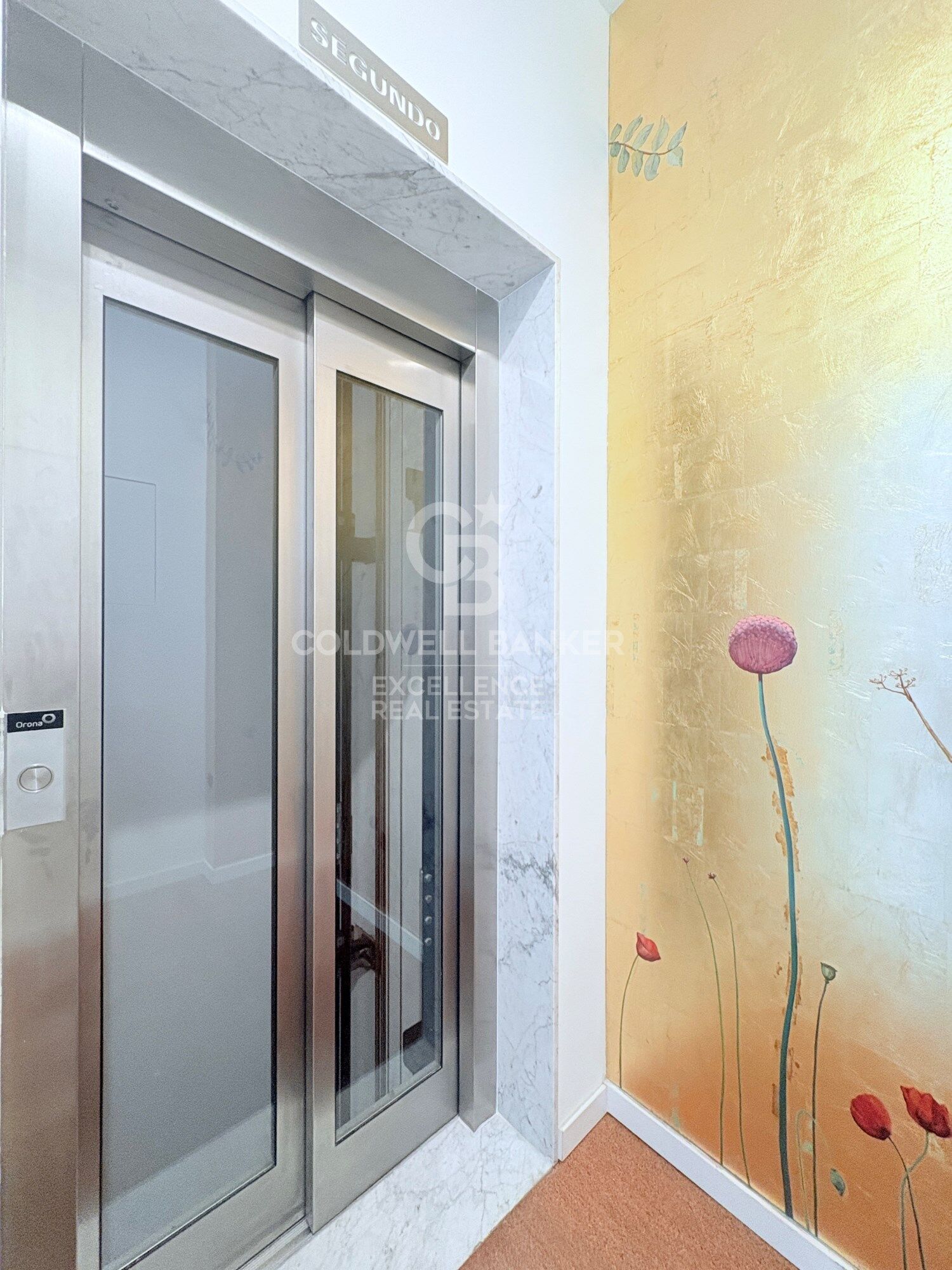 Exclusive designer loft for rent in the heart of Valencia, next to Plaza de lah Reina