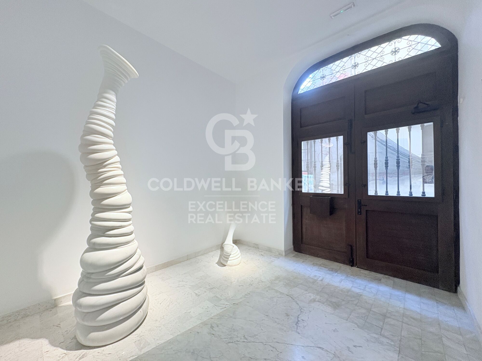 Exclusive designer loft for rent in the heart of Valencia, next to Plaza de lah Reina