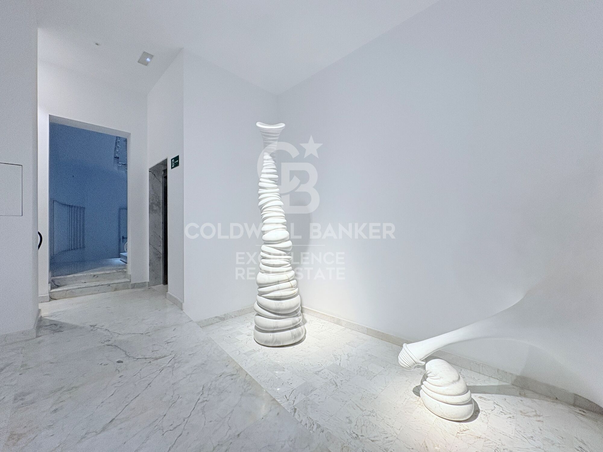 Exclusive designer loft for rent in the heart of Valencia, next to Plaza de lah Reina