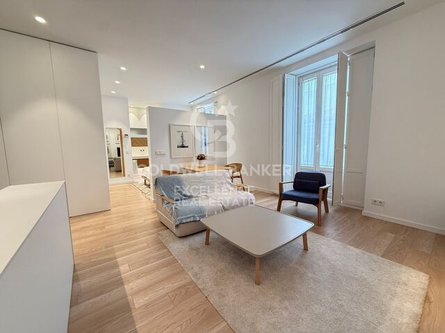 Exklusives Designer-Loft zur Miete im Herzen von Valencia, neben der Plaza de la Reina