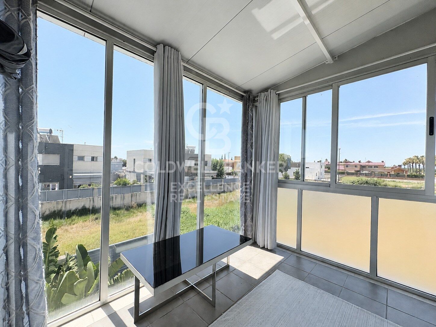 Villa jumelée avec piscine et 3 terrasses à 5 minutes du port