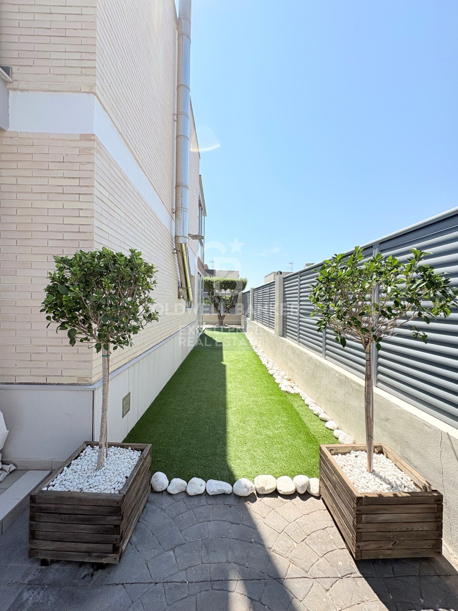 Villa jumelée avec piscine et 3 terrasses à 5 minutes du port
