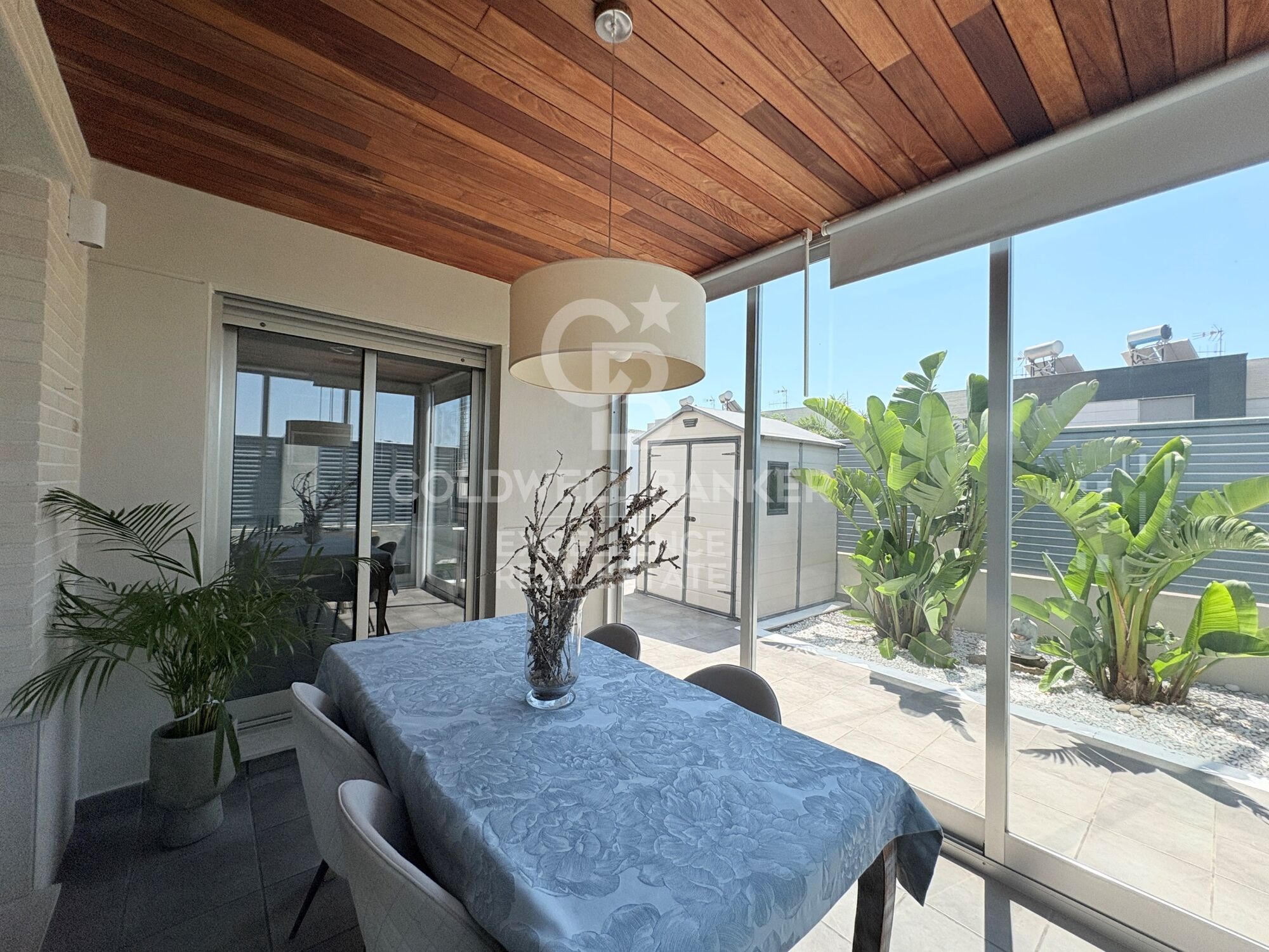 Villa jumelée avec piscine et 3 terrasses à 5 minutes du port