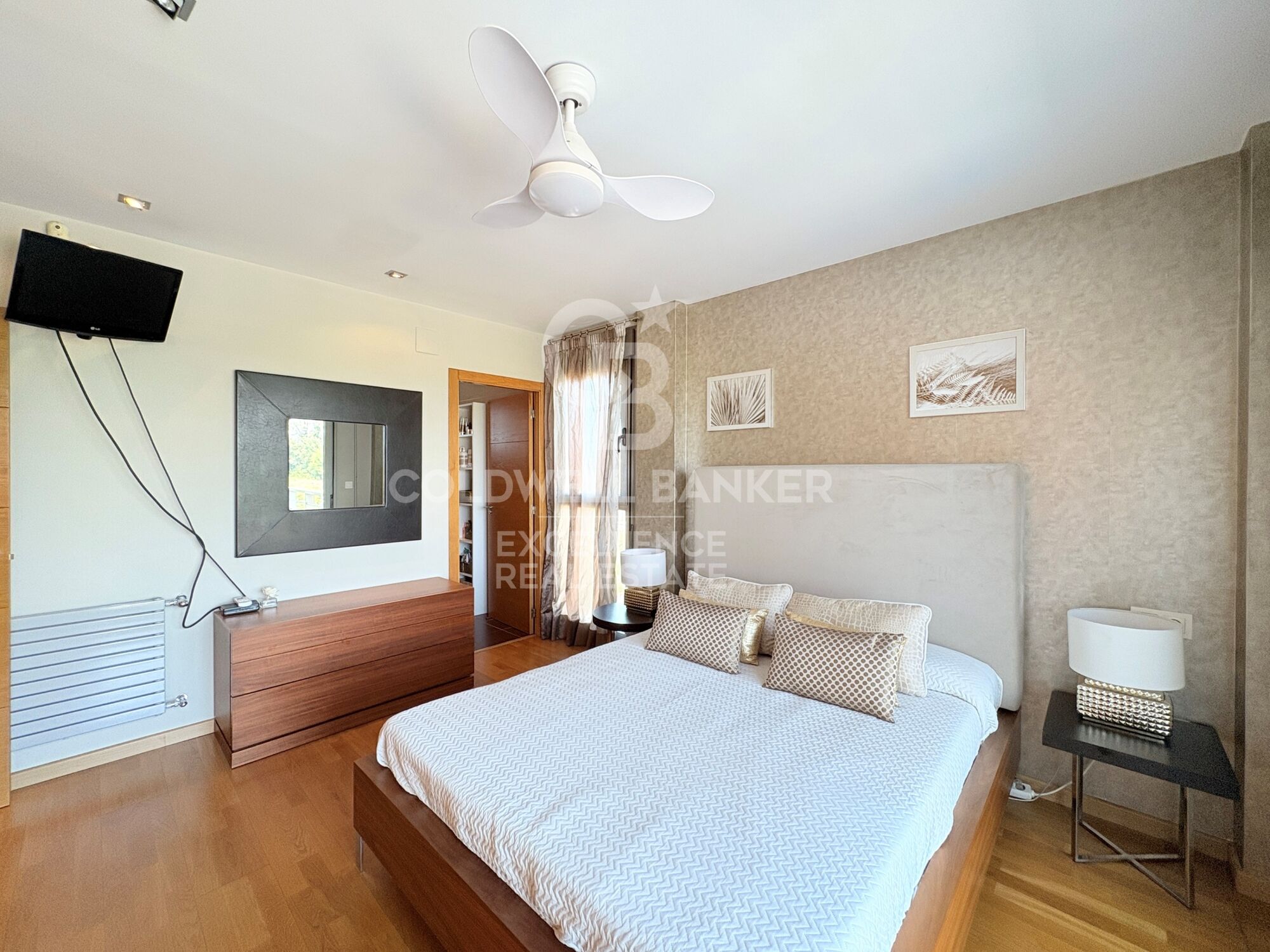 Villa jumelée avec piscine et 3 terrasses à 5 minutes du port