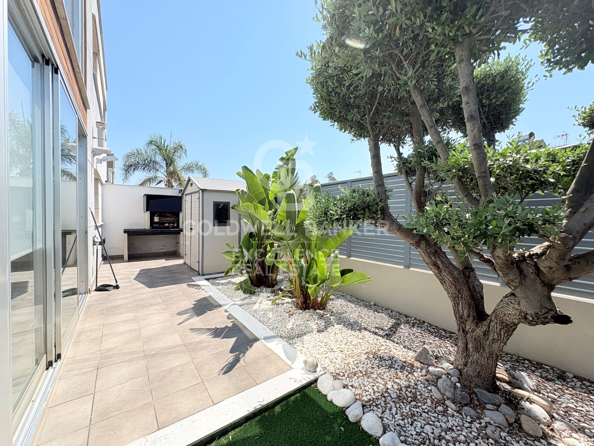 Villa jumelée avec piscine et 3 terrasses à 5 minutes du port