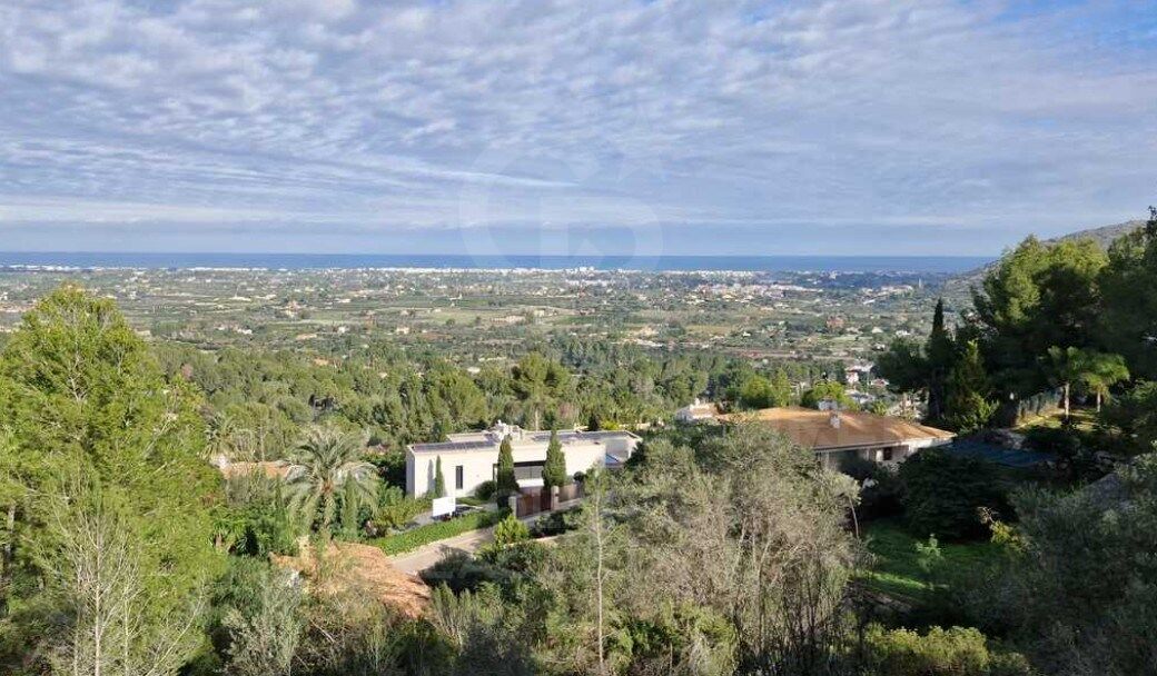 Parcela exclusiva en La Sella Golf - 2.295m² con vistas al mar y al Montgó