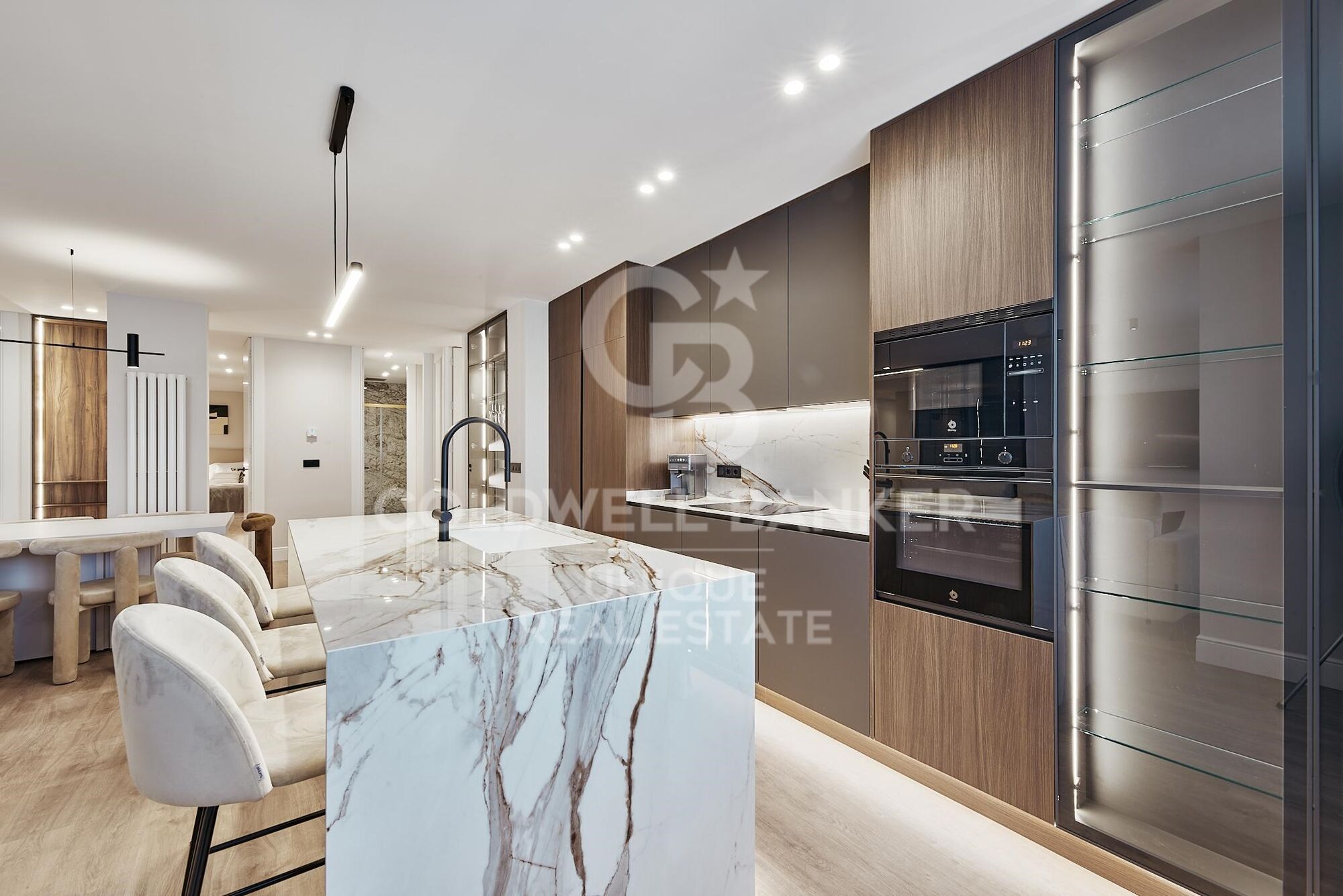Renovated Apartment with Garage in Lista