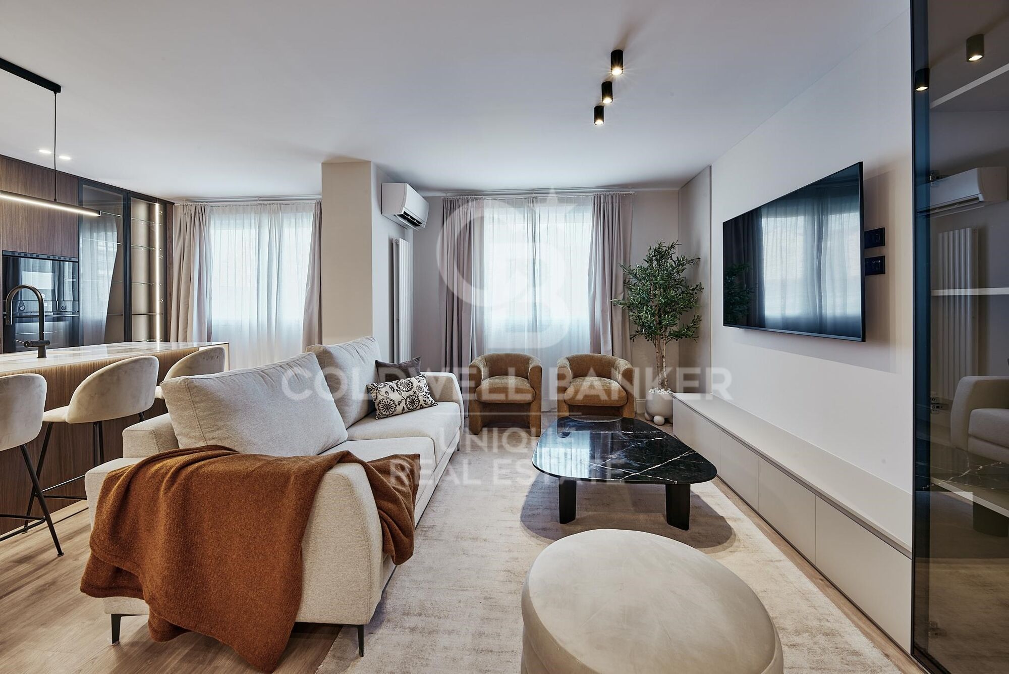 Appartement rénové avec parking à Lista