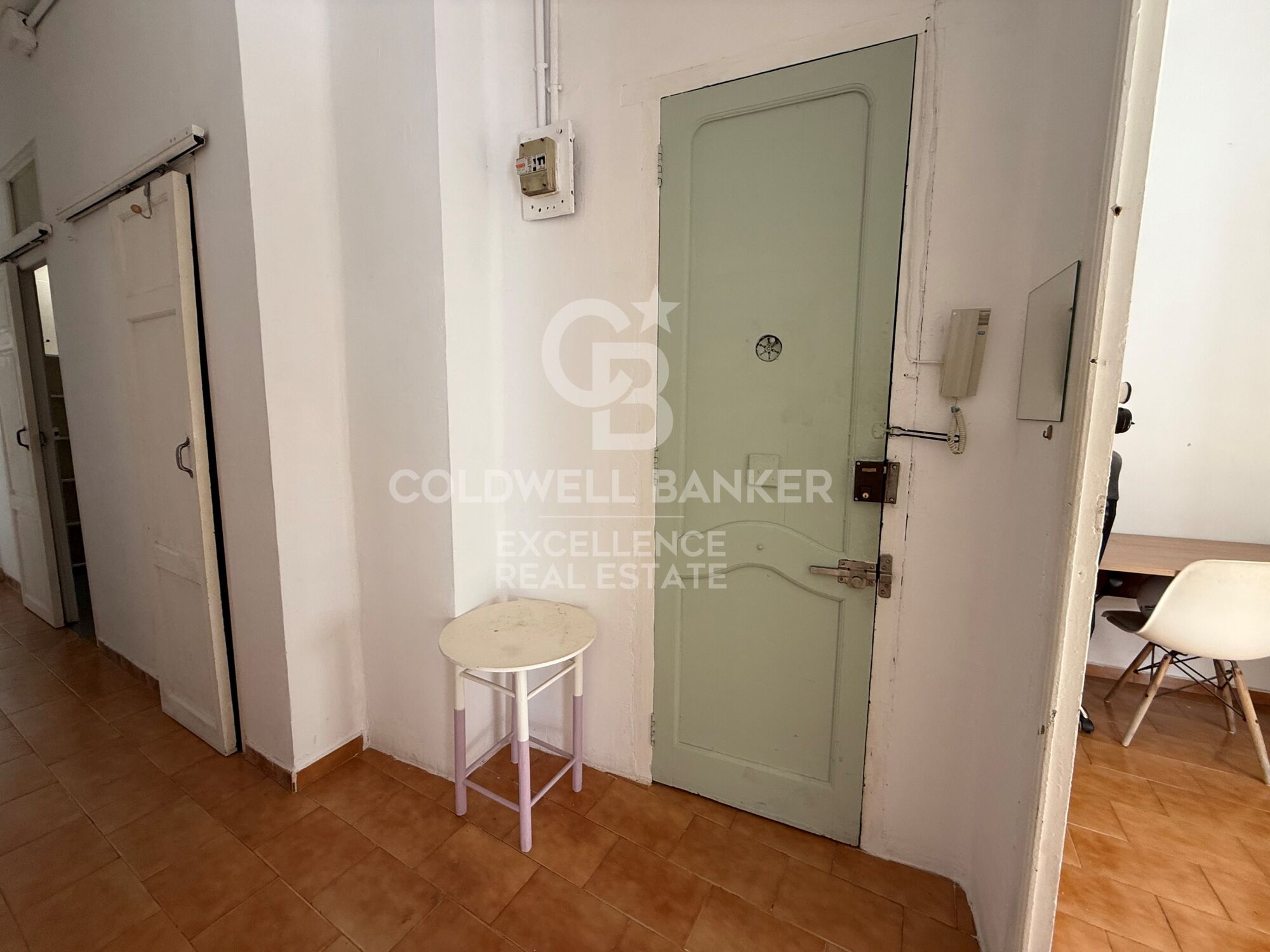 Appartement lumineux avec 3 balcons à côté de la Plaza de la Reina
