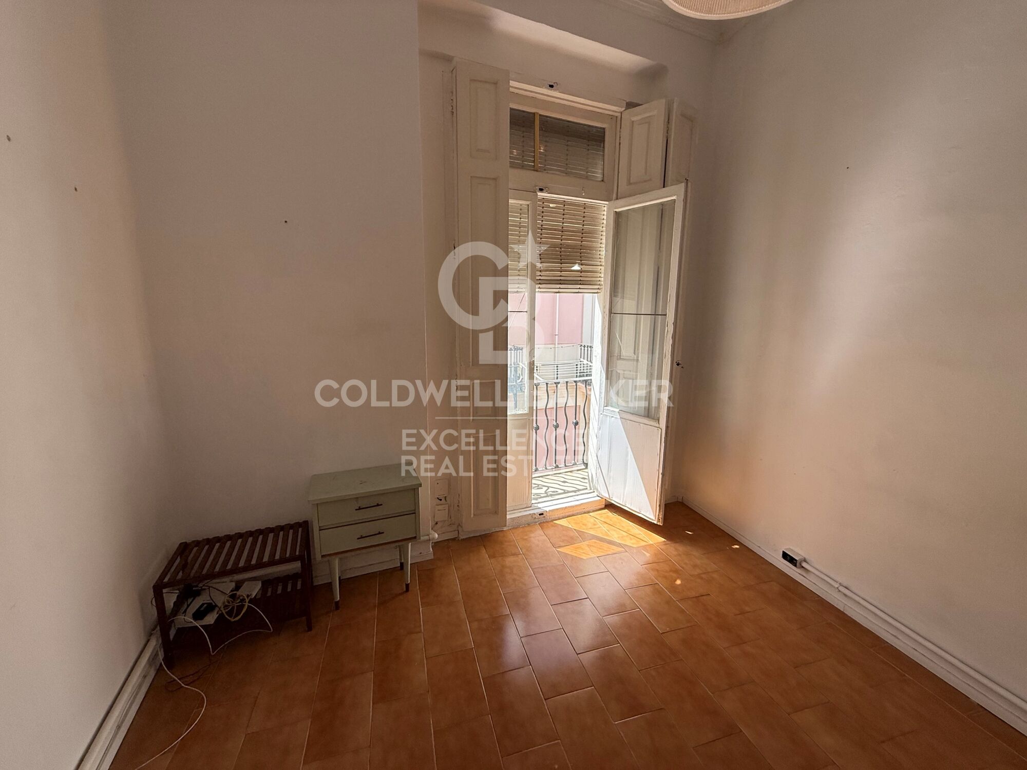 Appartement lumineux avec 3 balcons à côté de la Plaza de la Reina