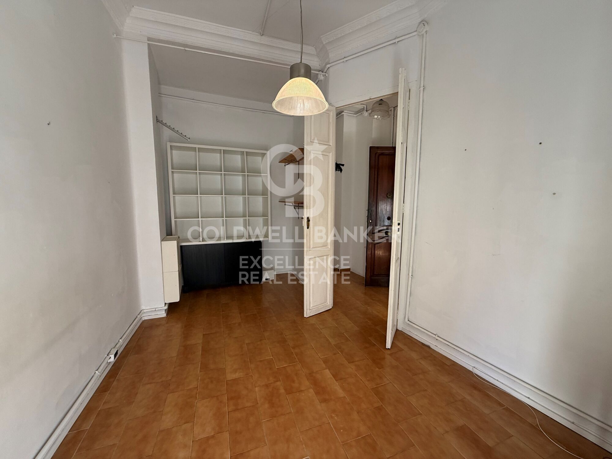Appartement lumineux avec 3 balcons à côté de la Plaza de la Reina