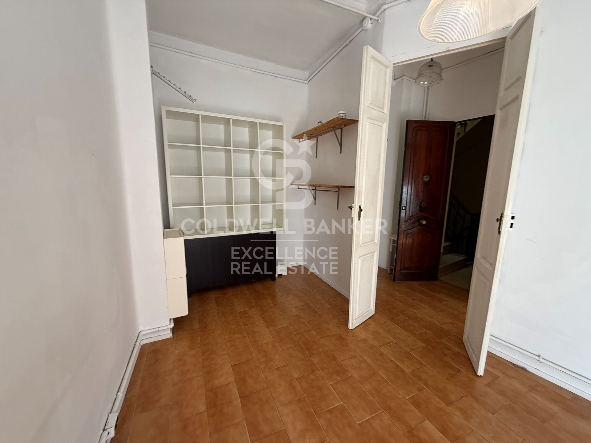 Appartement lumineux avec 3 balcons à côté de la Plaza de la Reina