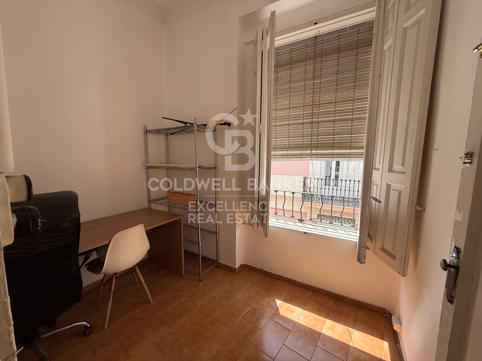 Appartement lumineux avec 3 balcons à côté de la Plaza de la Reina