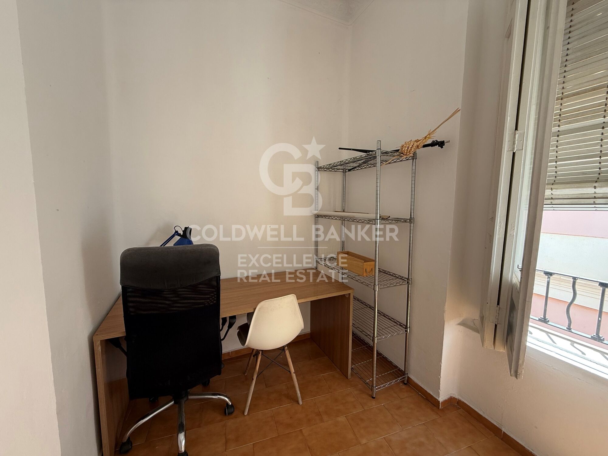 Appartement lumineux avec 3 balcons à côté de la Plaza de la Reina