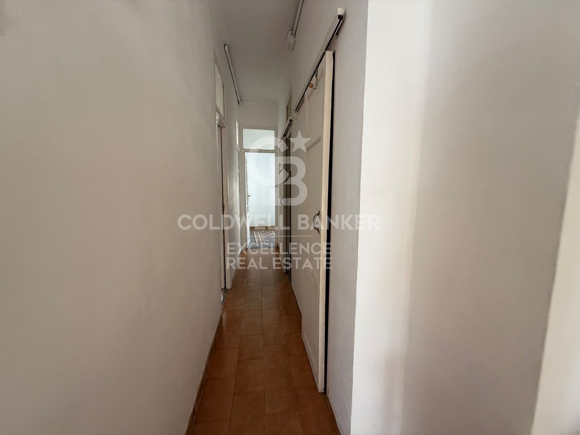 Appartement lumineux avec 3 balcons à côté de la Plaza de la Reina