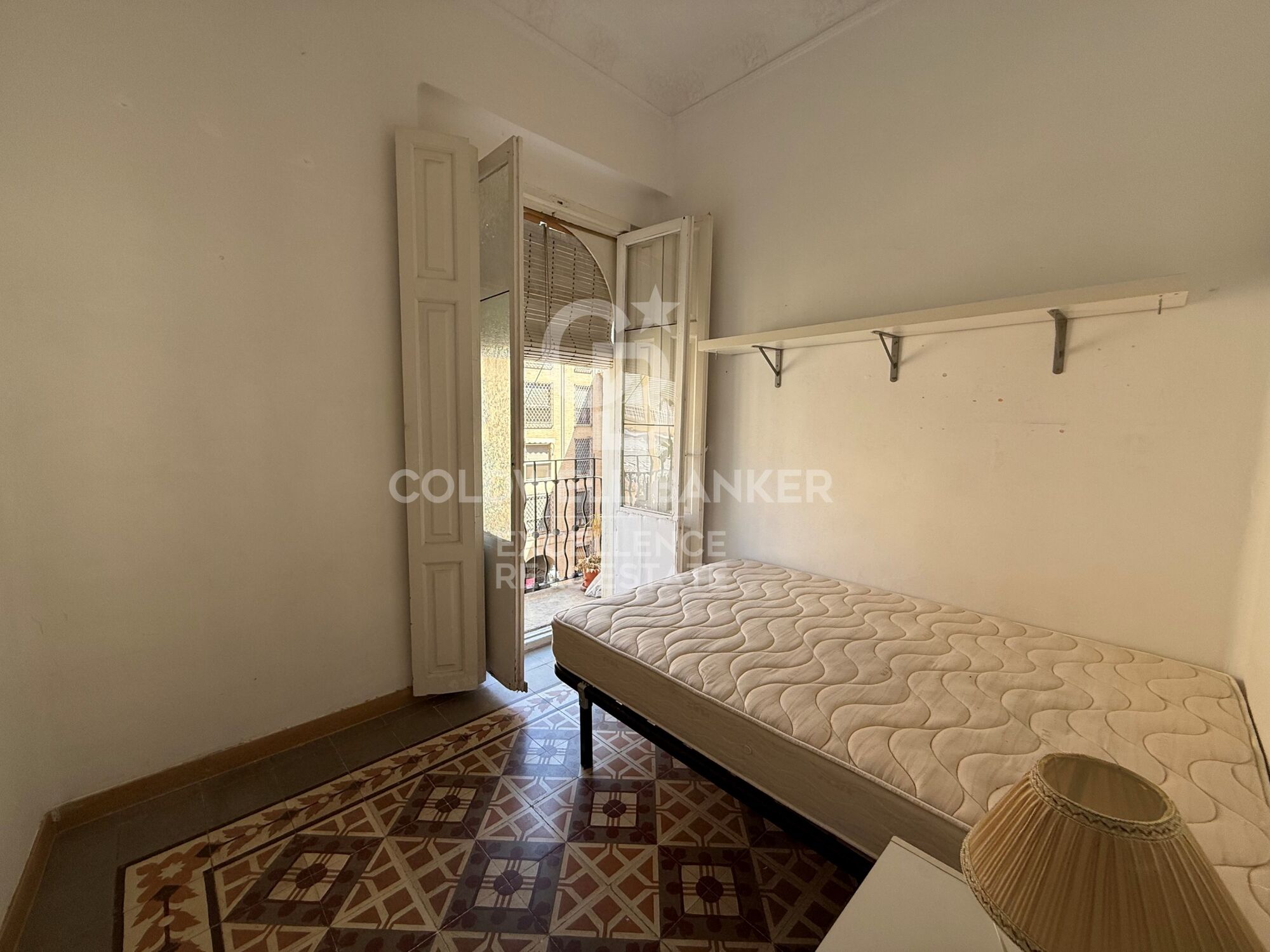 Appartement lumineux avec 3 balcons à côté de la Plaza de la Reina