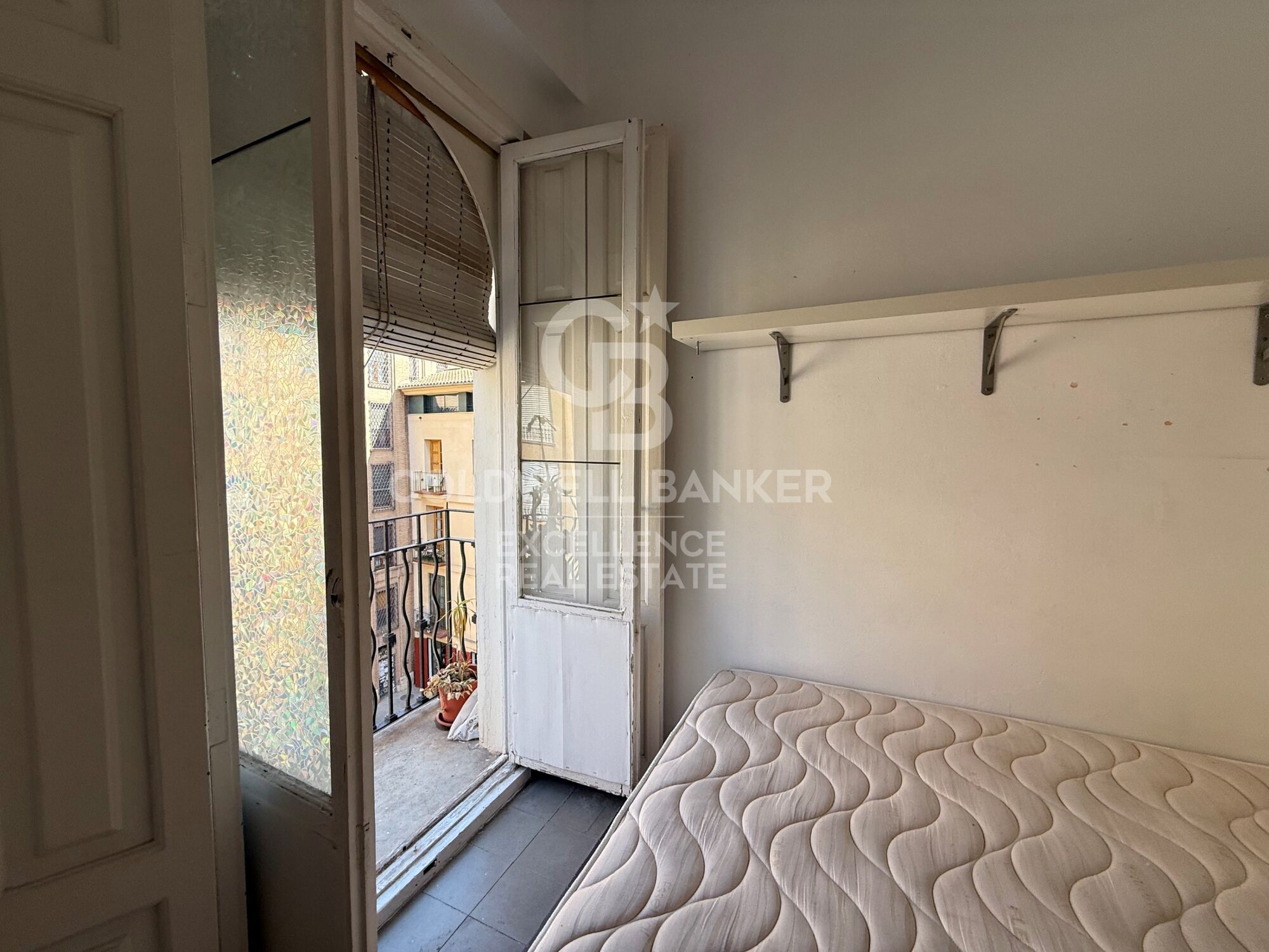 Appartement lumineux avec 3 balcons à côté de la Plaza de la Reina