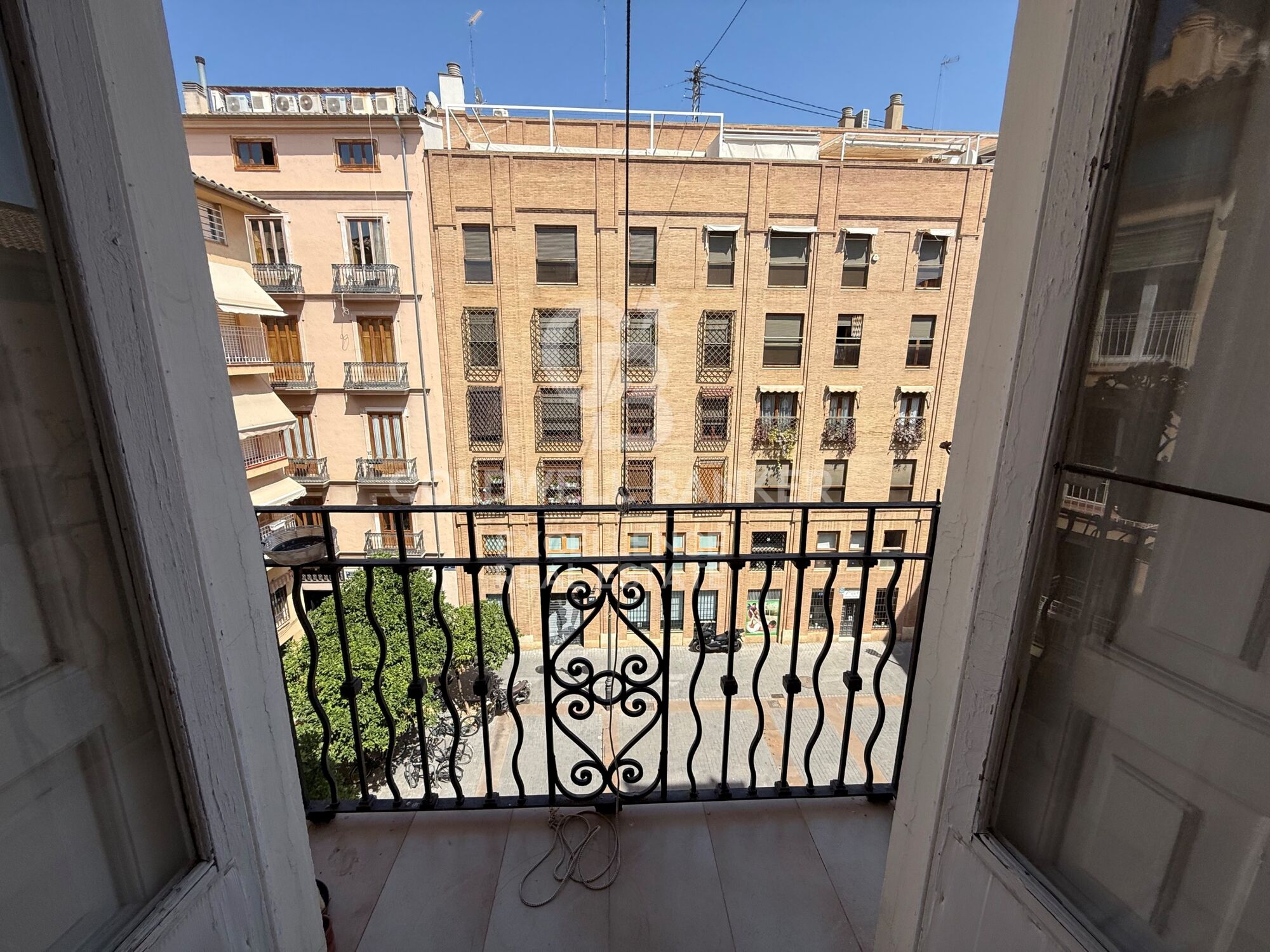 Appartement lumineux avec 3 balcons à côté de la Plaza de la Reina