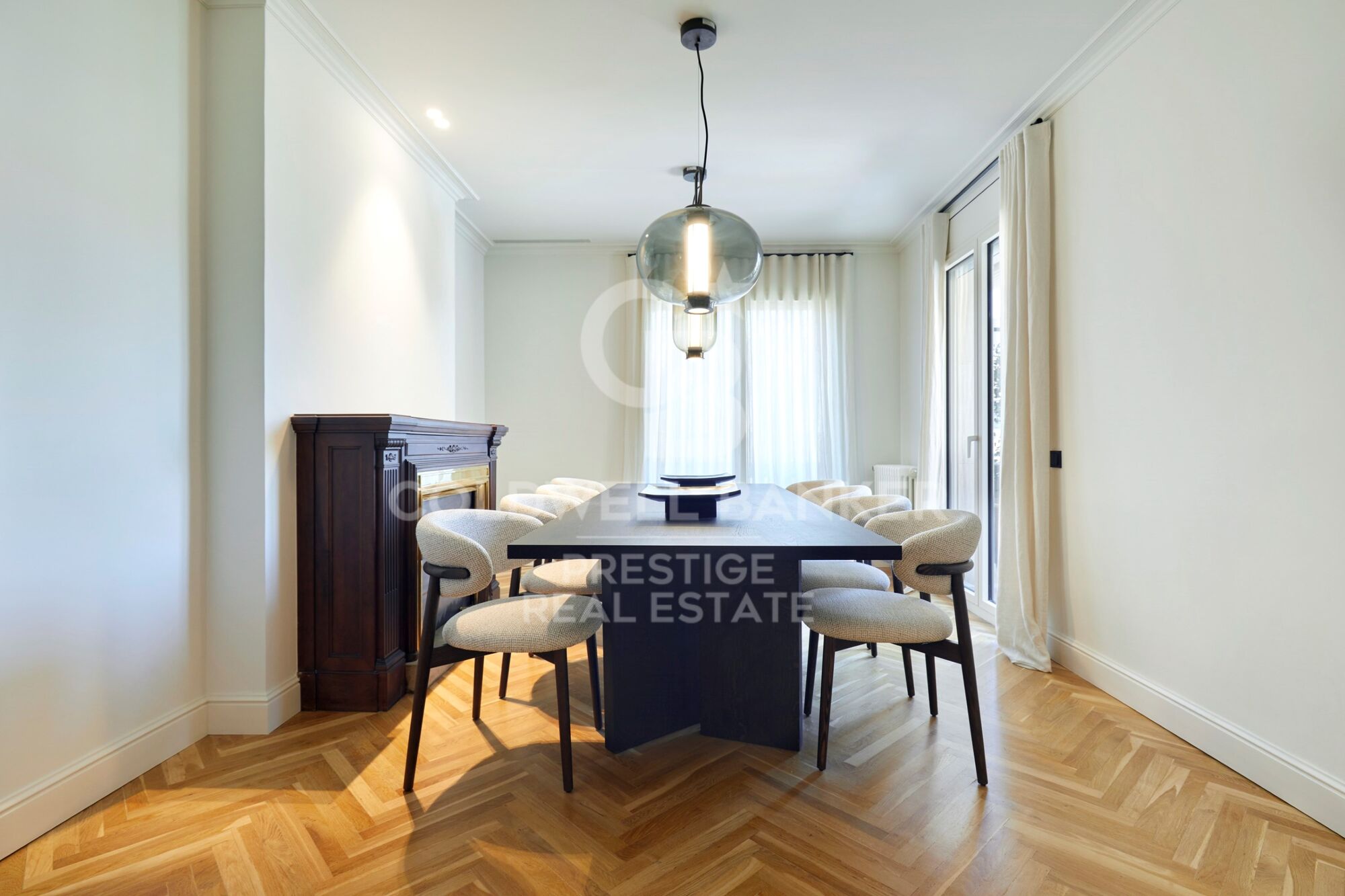 Renovated duplex penthouse with terraces in Turó Park