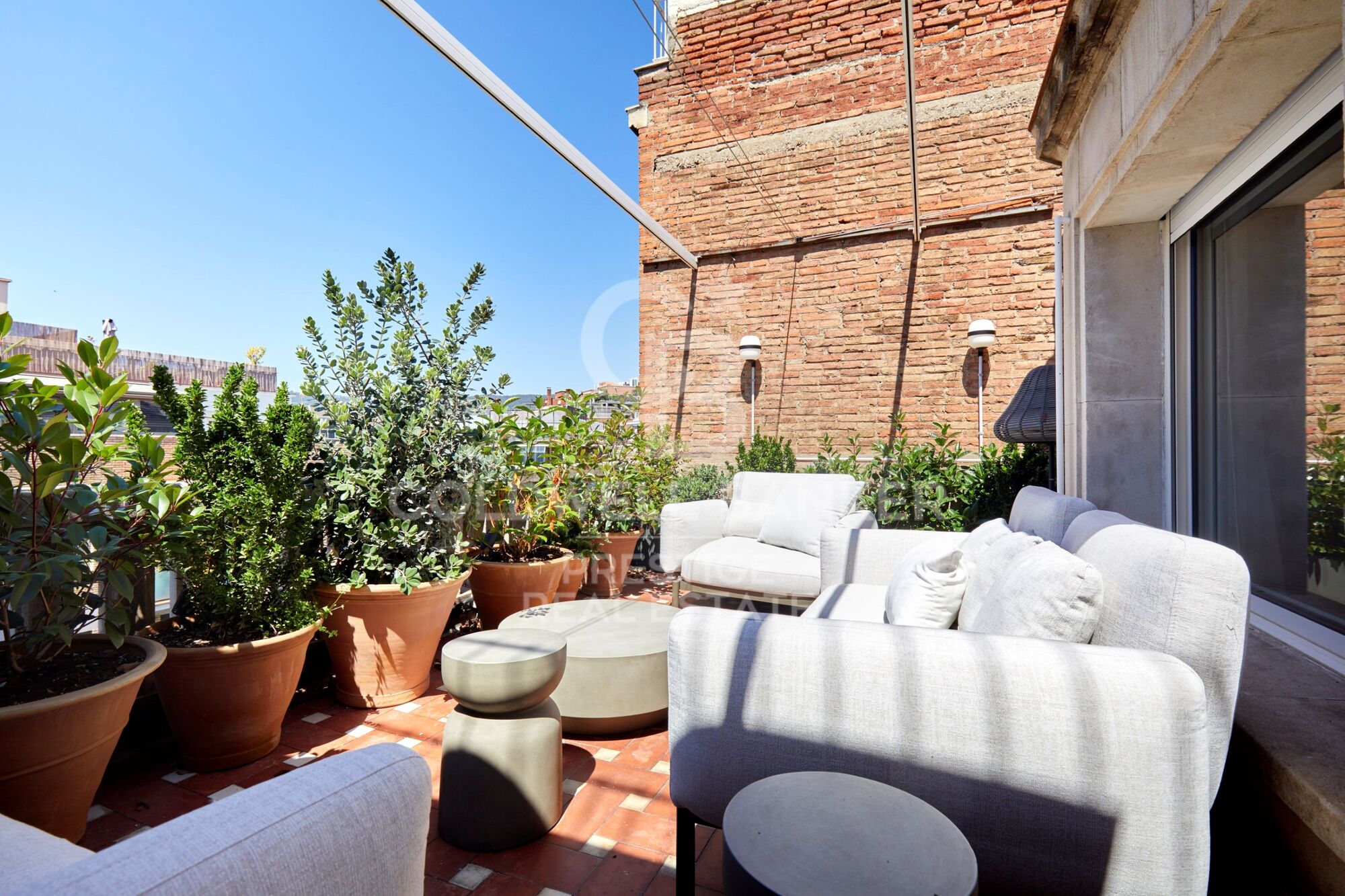 Renovated duplex penthouse with terraces in Turó Park