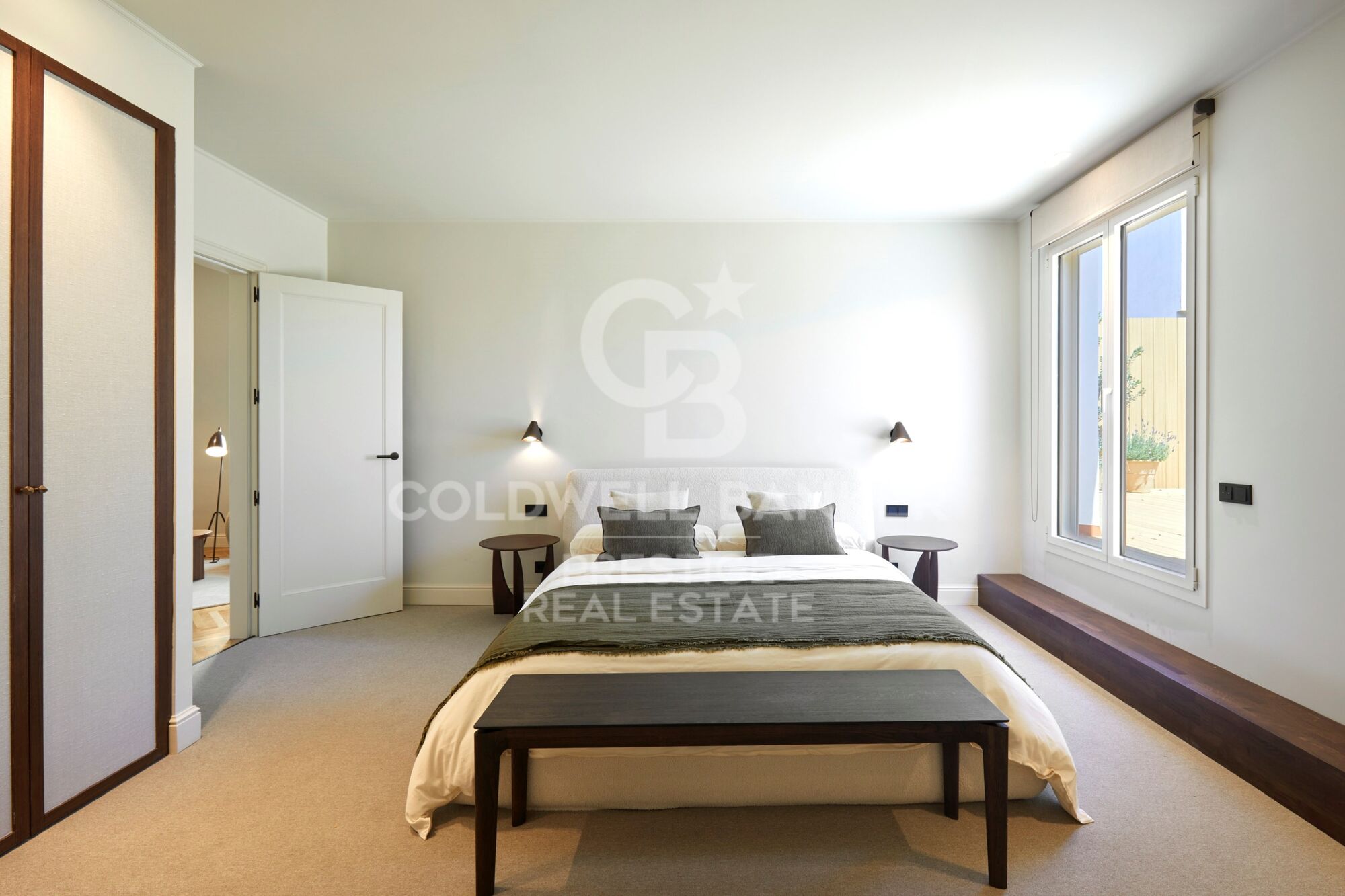 Renovated duplex penthouse with terraces in Turó Park