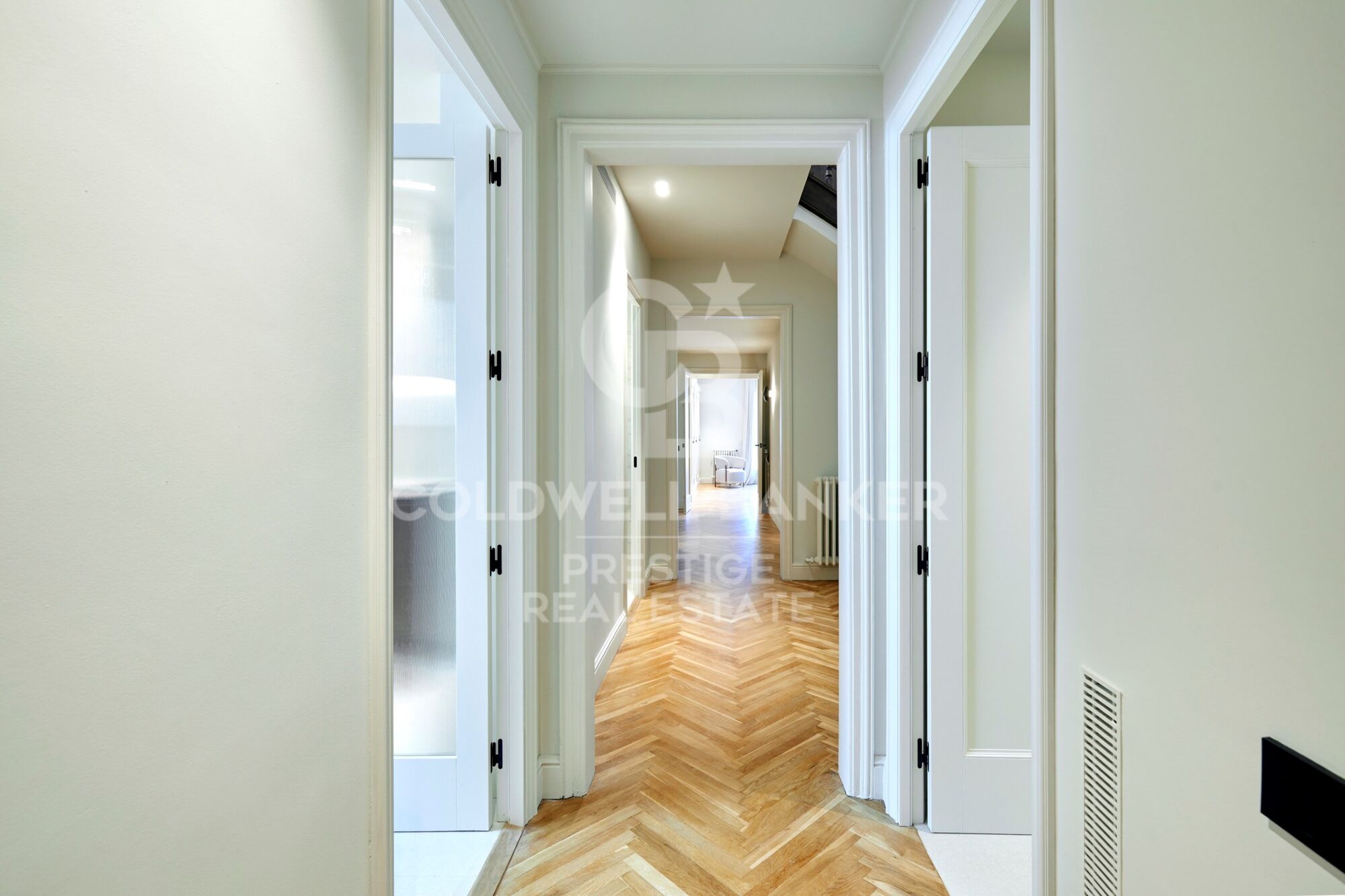 Renovated duplex penthouse with terraces in Turó Park