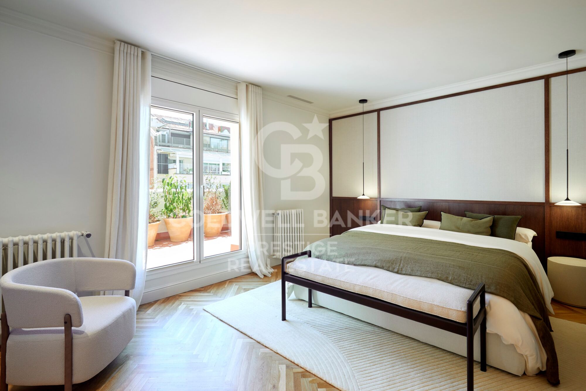 Renovated duplex penthouse with terraces in Turó Park