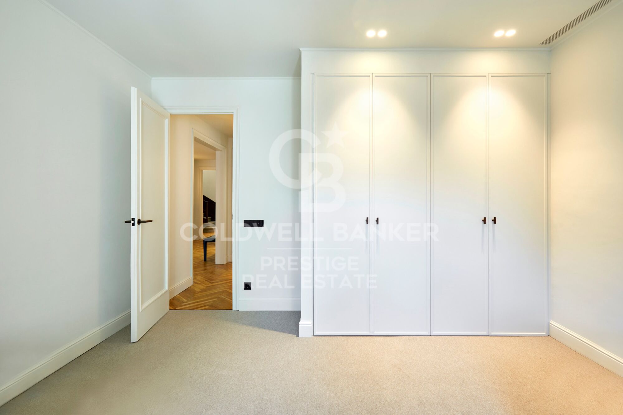 Renovated duplex penthouse with terraces in Turó Park
