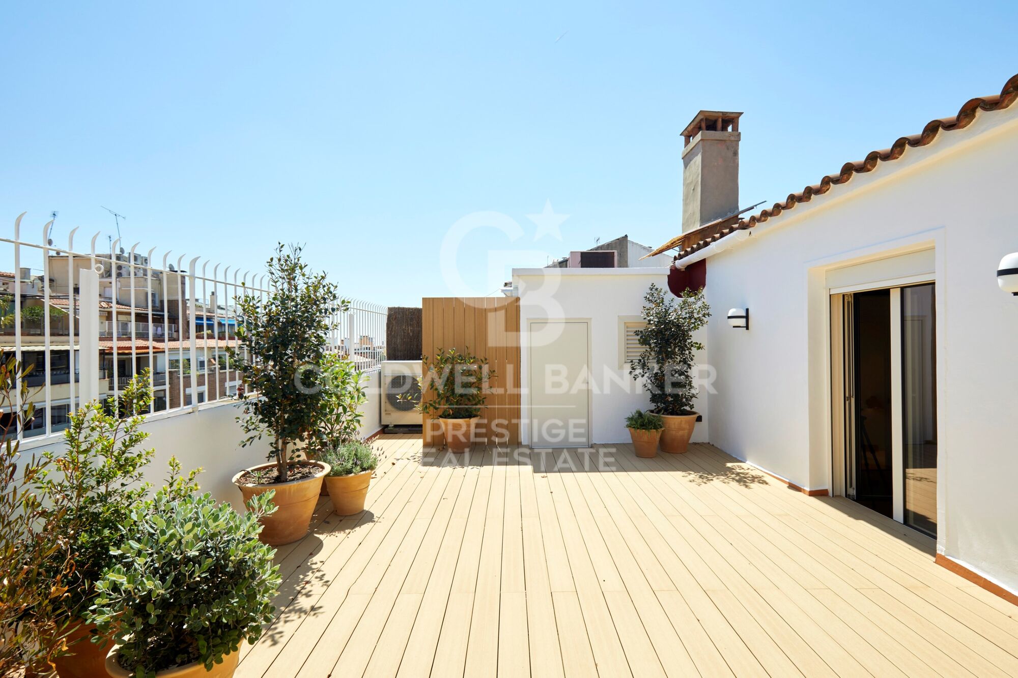 Renovated duplex penthouse with terraces in Turó Park