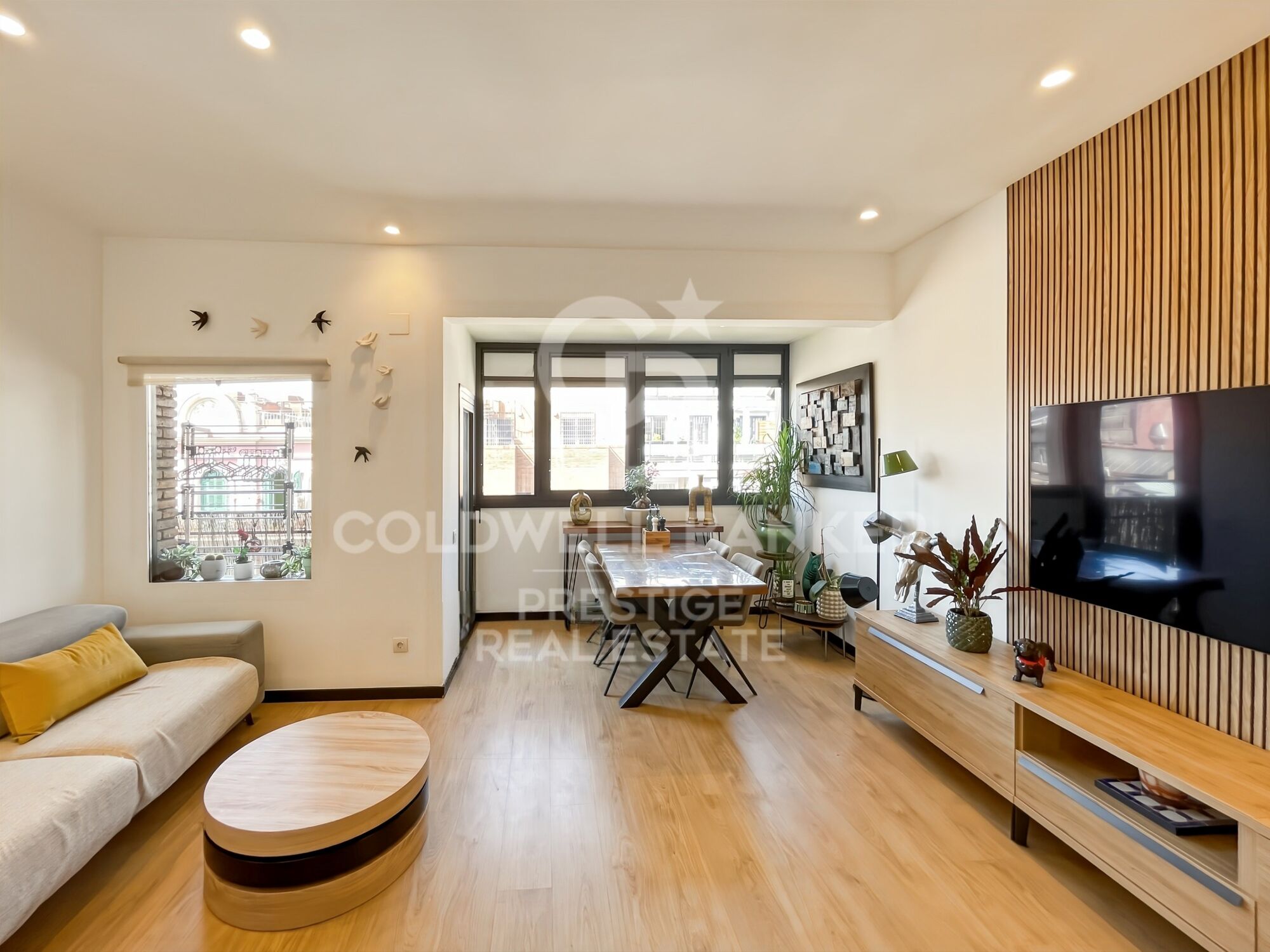 Nicely renovated apartment witth terrace in Central Barcelona