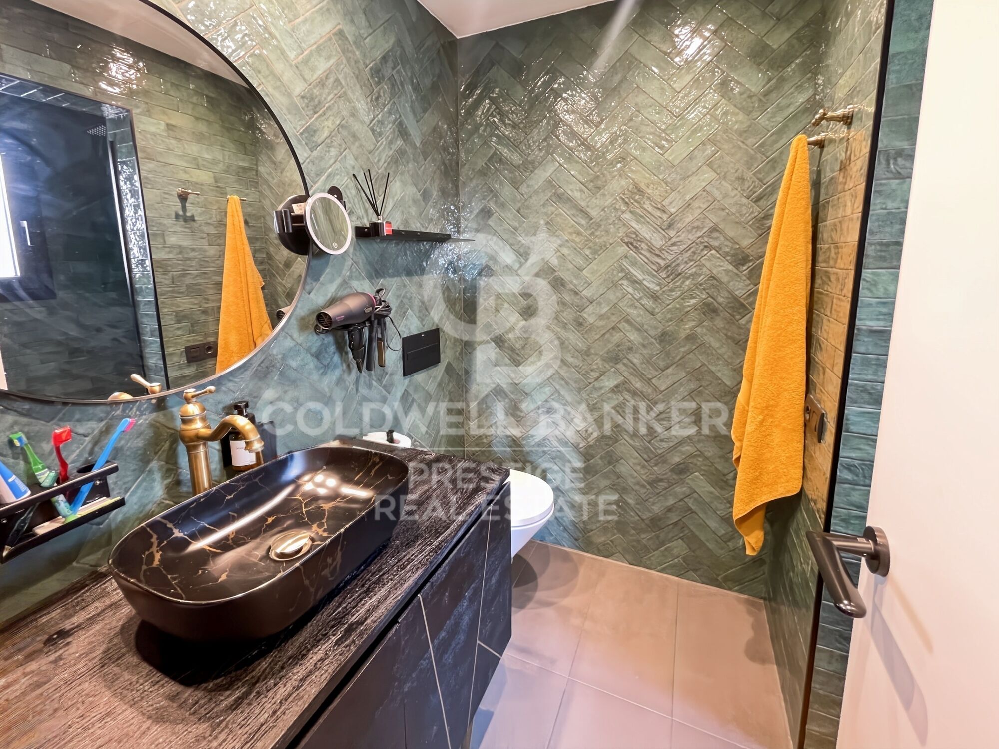 Nicely renovated apartment witth terrace in Central Barcelona