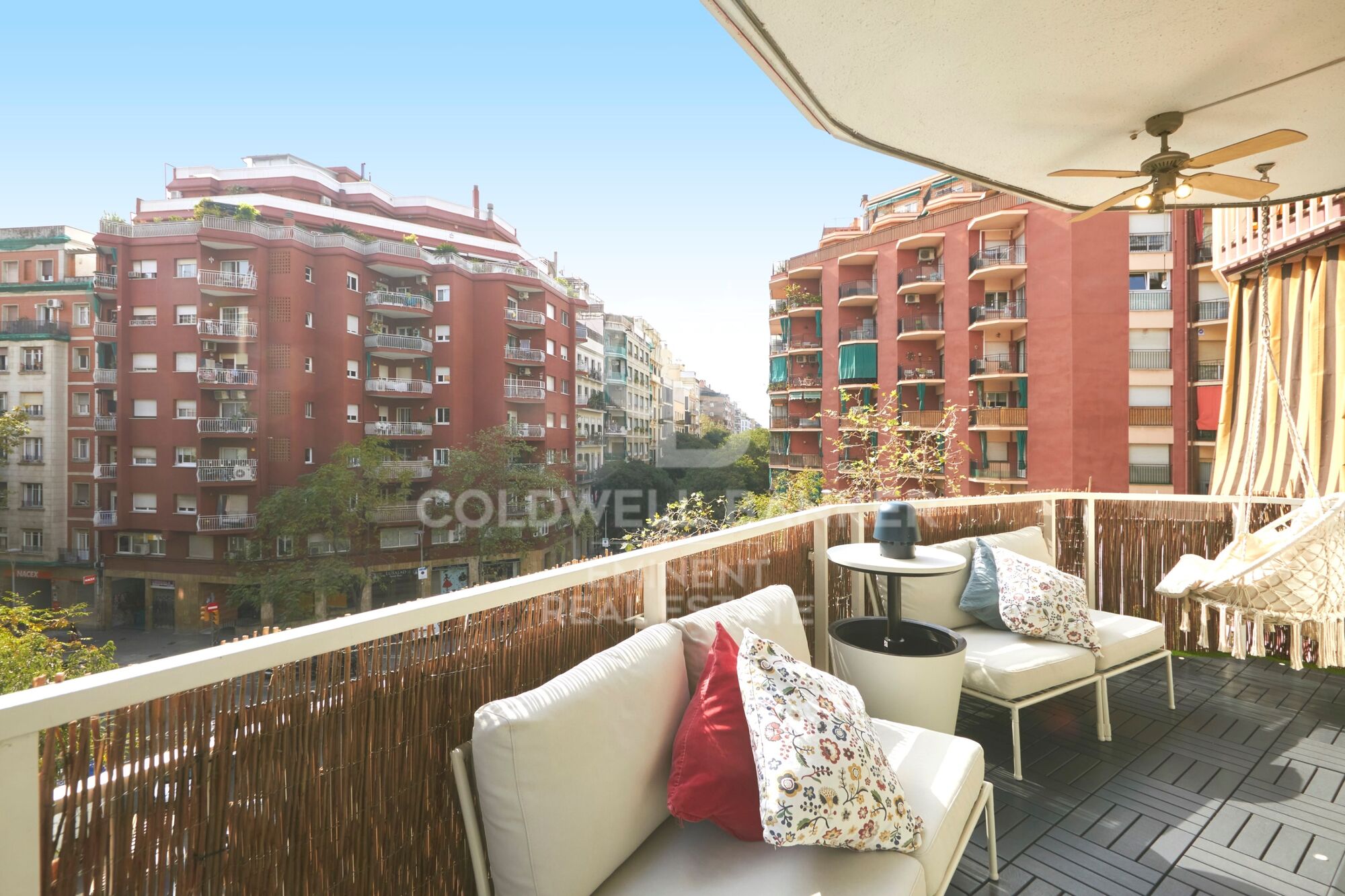 Contemporary luxury next to the Sagrada Familia: design, light, and private terrace.
