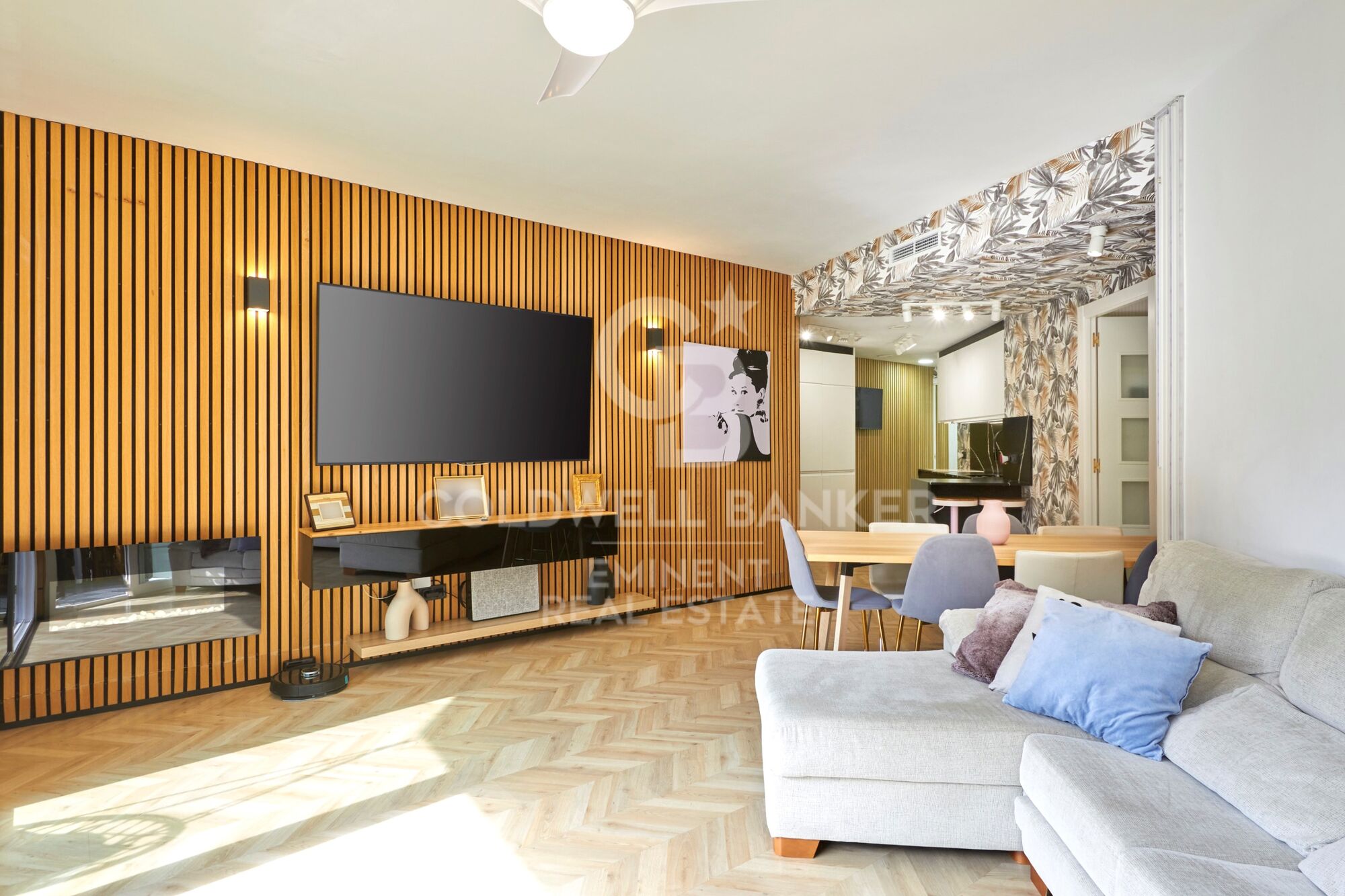 Contemporary luxury next to the Sagrada Familia: design, light, and private terrace.