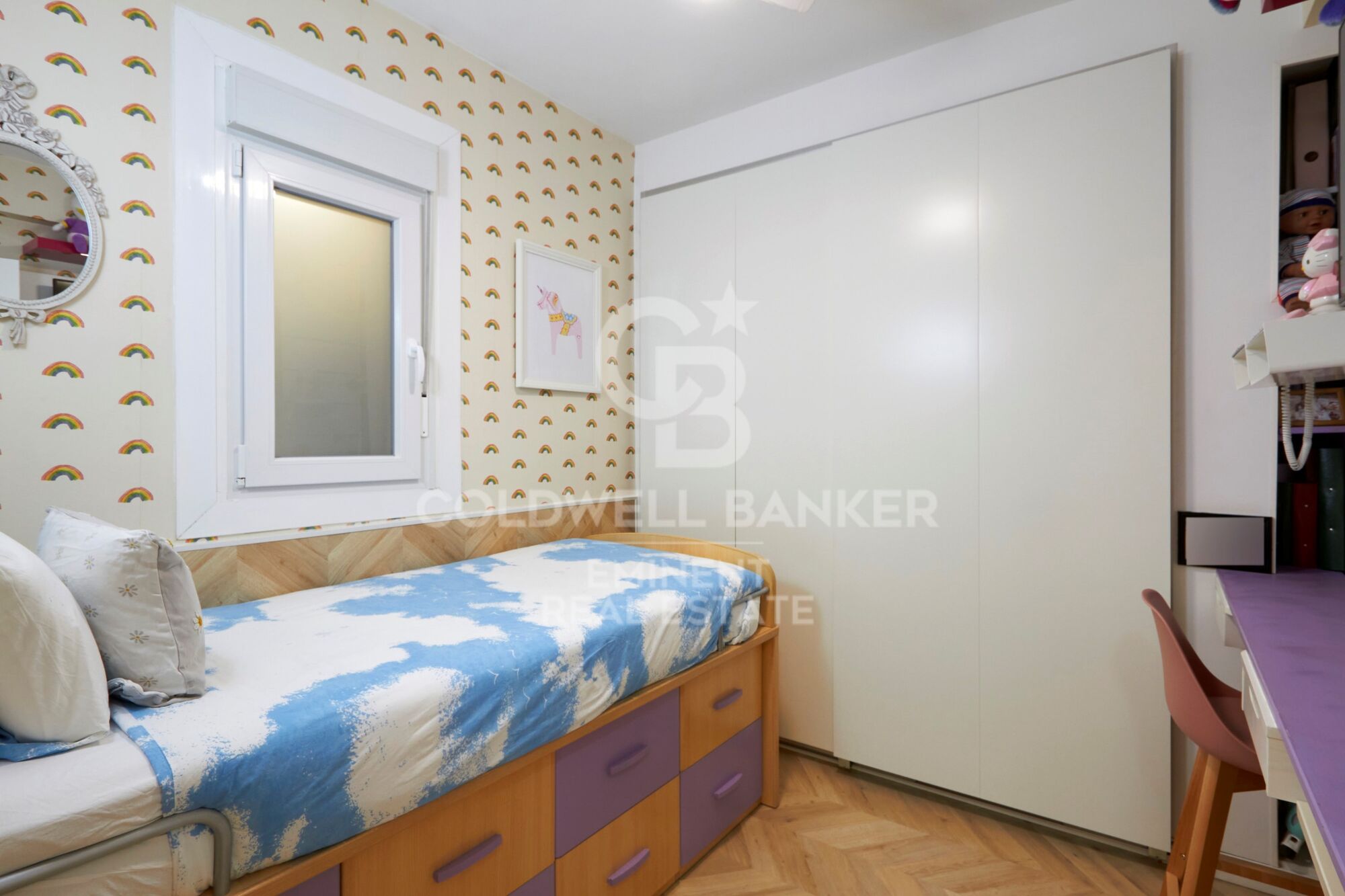 Contemporary luxury next to the Sagrada Familia: design, light, and private terrace.