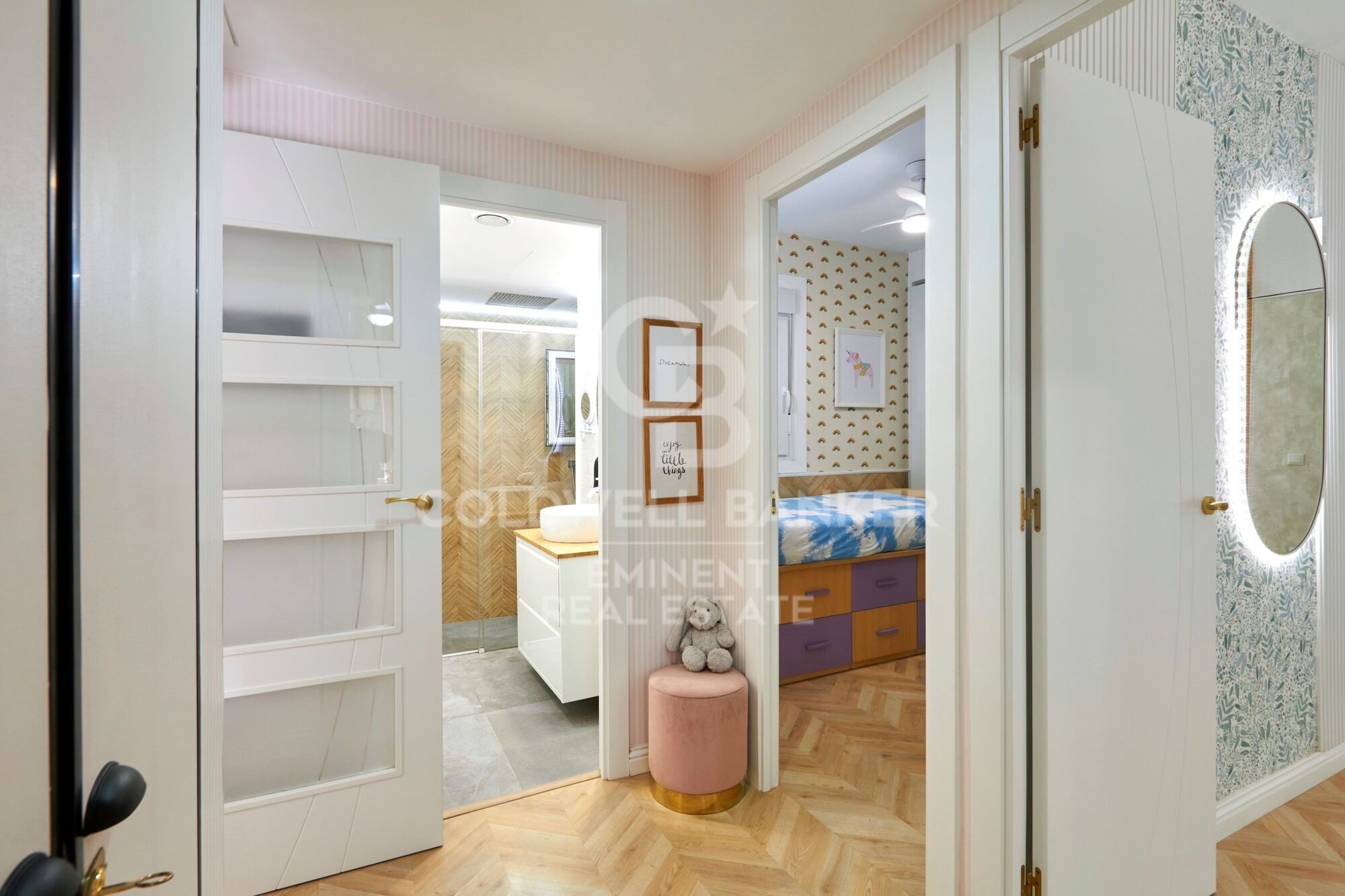 Contemporary luxury next to the Sagrada Familia: design, light, and private terrace.
