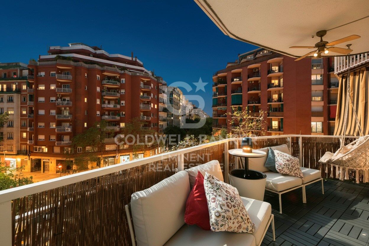 Contemporary luxury next to the Sagrada Familia: design, light, and private terrace.