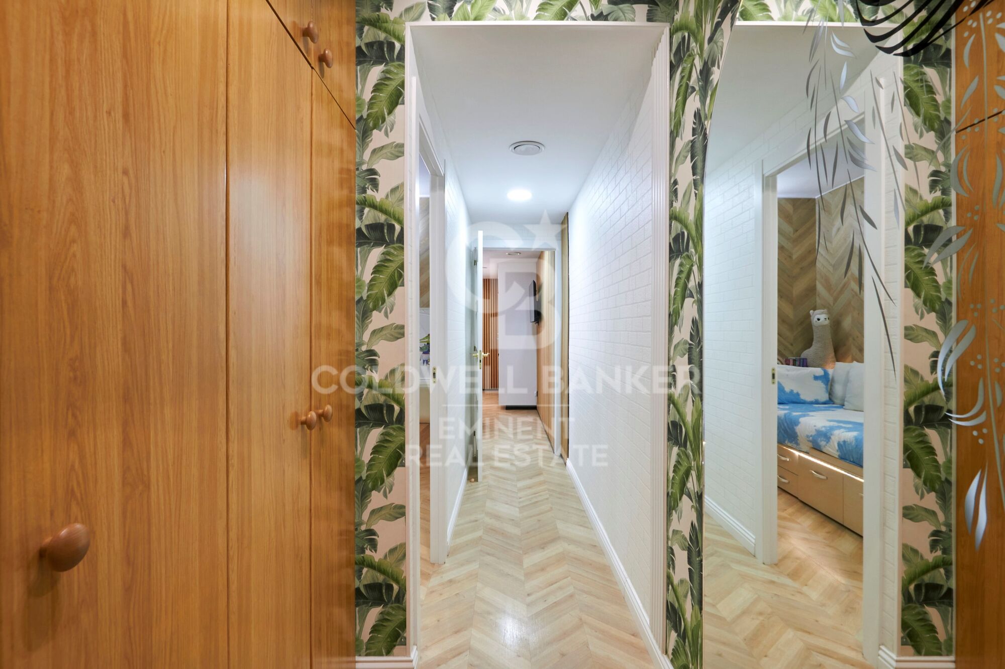 Contemporary luxury next to the Sagrada Familia: design, light, and private terrace.