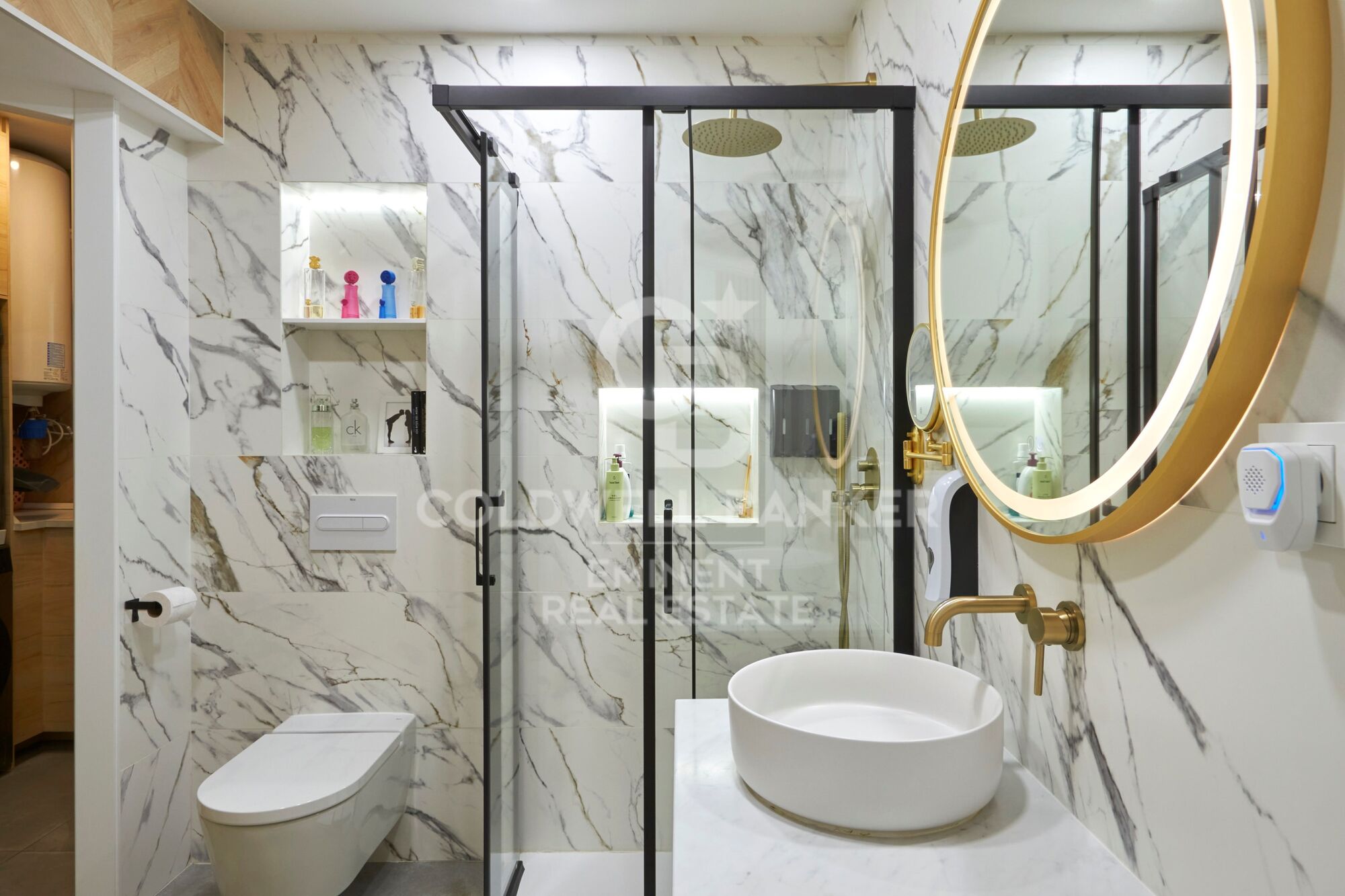Contemporary luxury next to the Sagrada Familia: design, light, and private terrace.