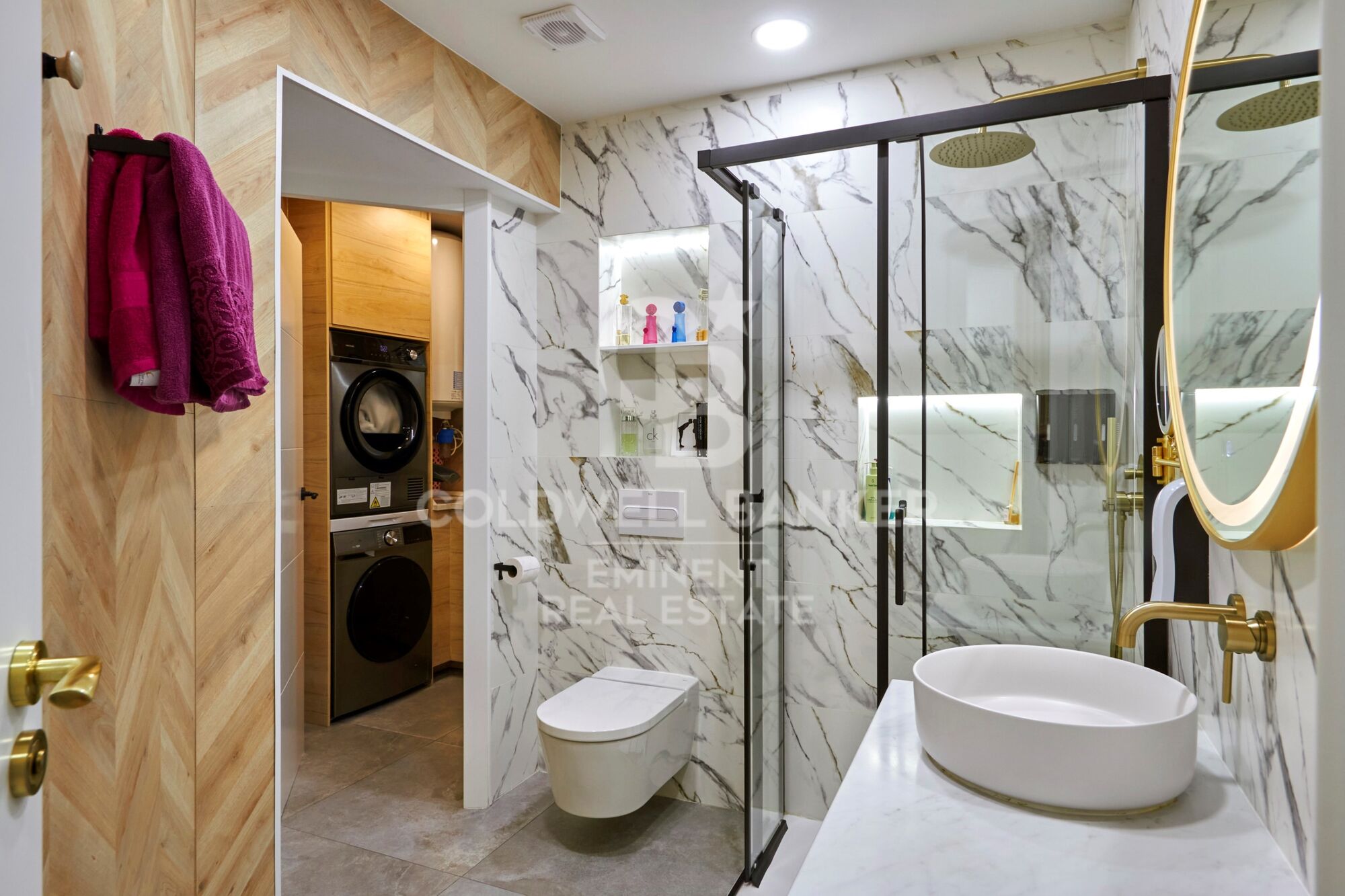 Contemporary luxury next to the Sagrada Familia: design, light, and private terrace.