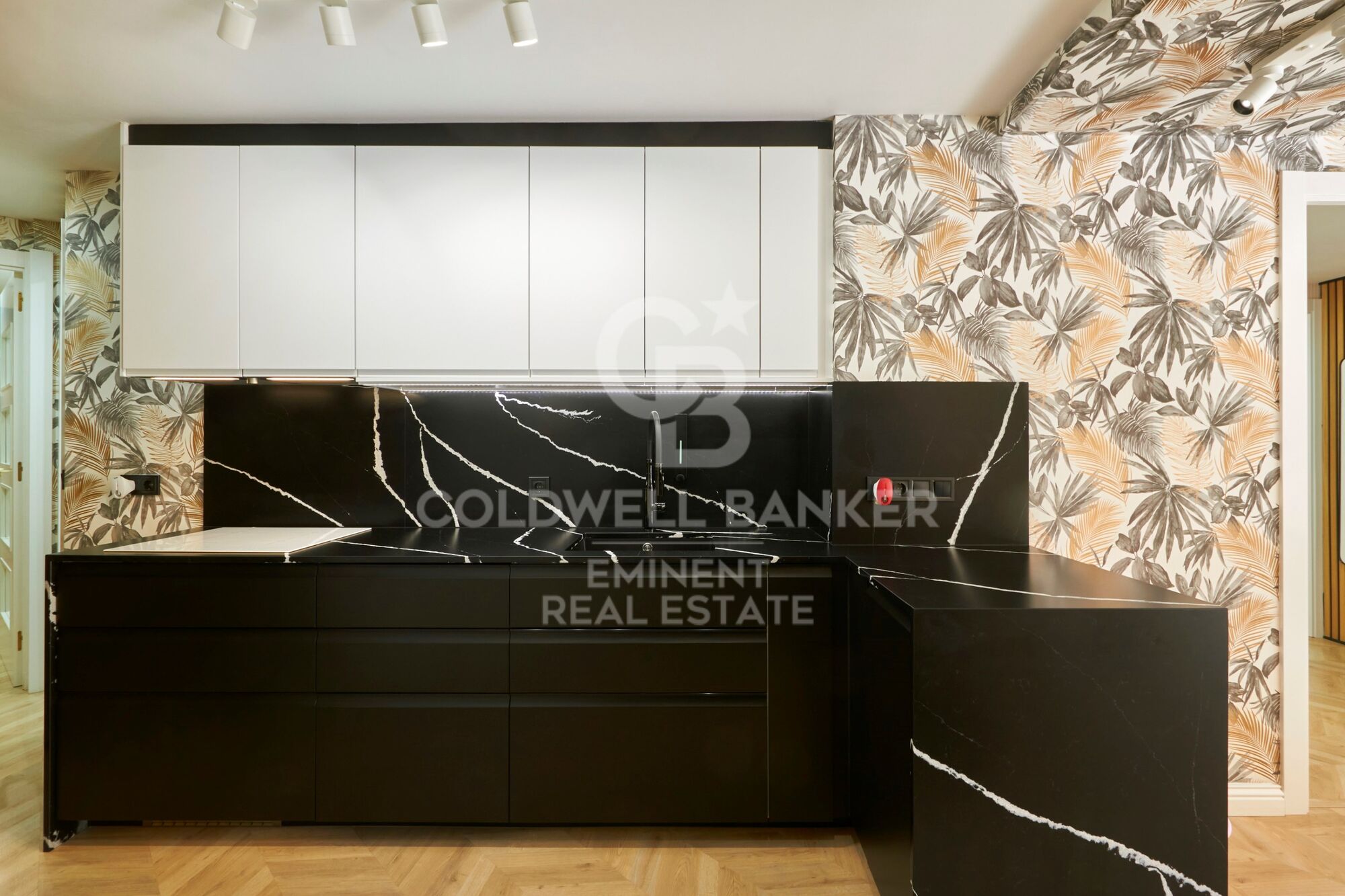 Contemporary luxury next to the Sagrada Familia: design, light, and private terrace.