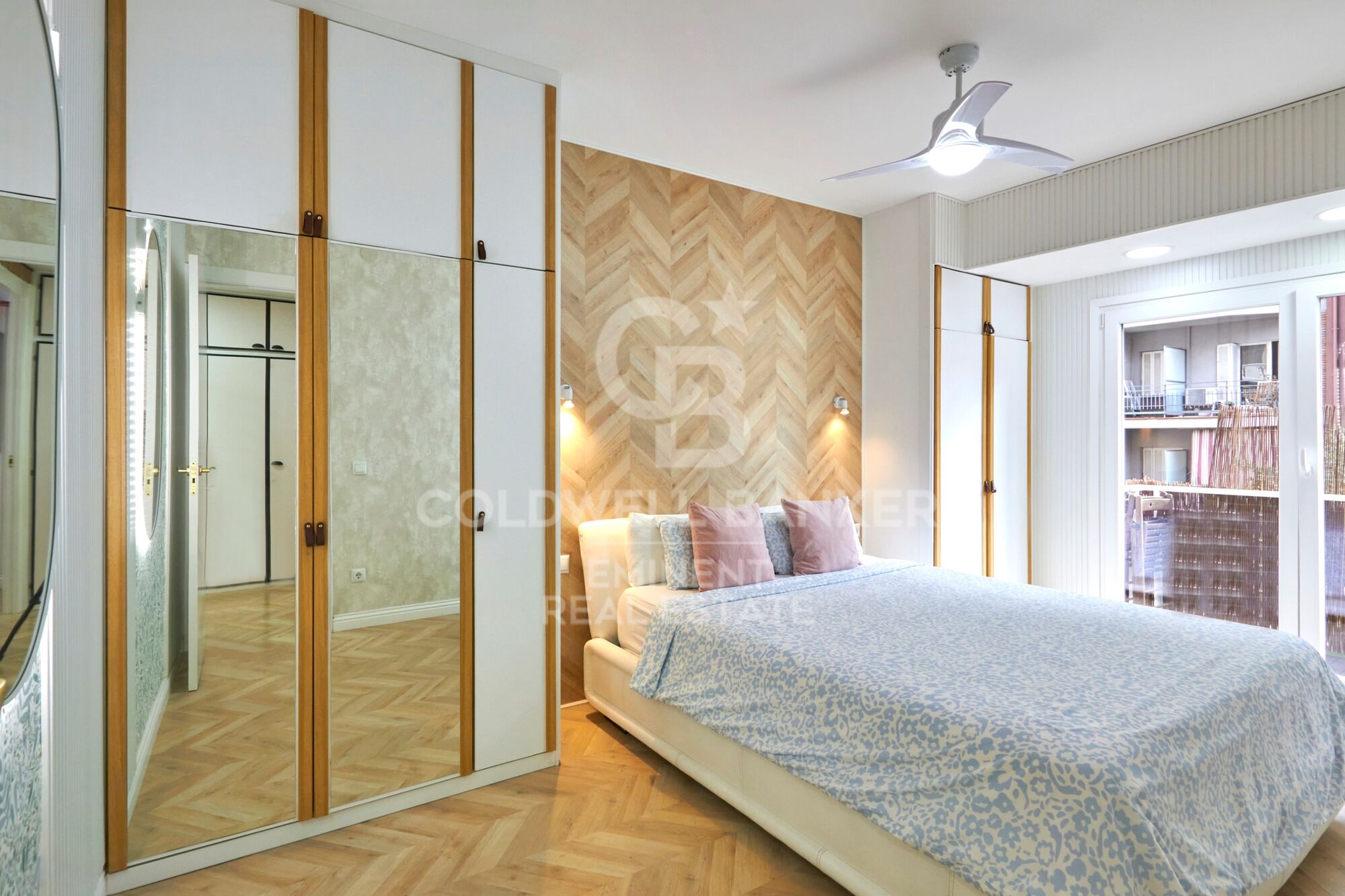 Contemporary luxury next to the Sagrada Familia: design, light, and private terrace.