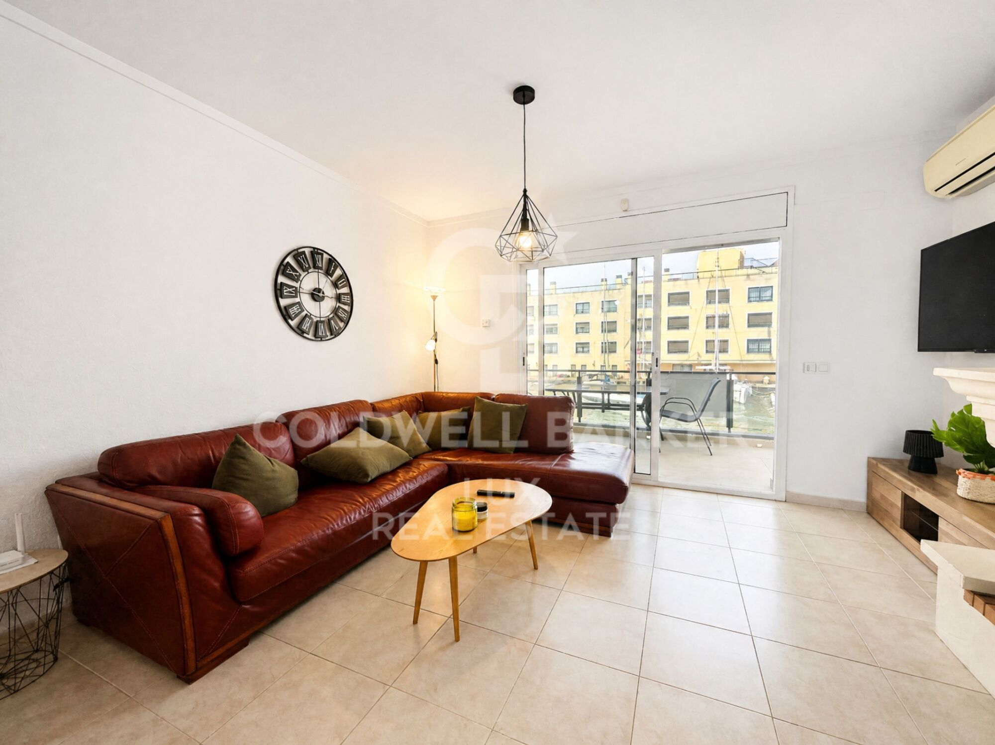 Haus mit einem 12 x 4 m großen Liegeplatz, 500 m vom Meer entfernt, Empuriabrava