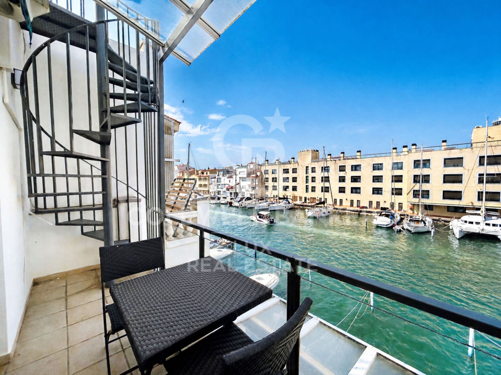 Haus mit einem 12 x 4 m großen Liegeplatz, 500 m vom Meer entfernt, Empuriabrava