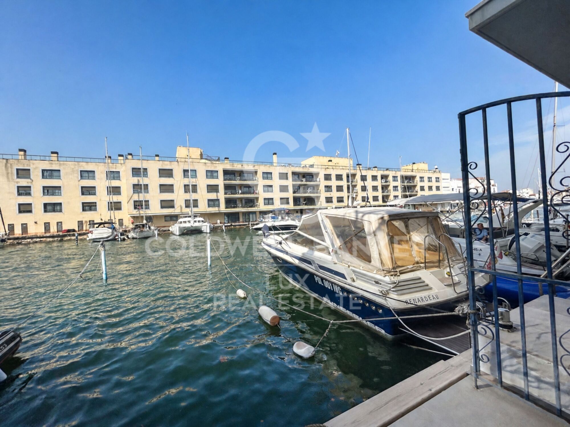 Haus mit einem 12 x 4 m großen Liegeplatz, 500 m vom Meer entfernt, Empuriabrava