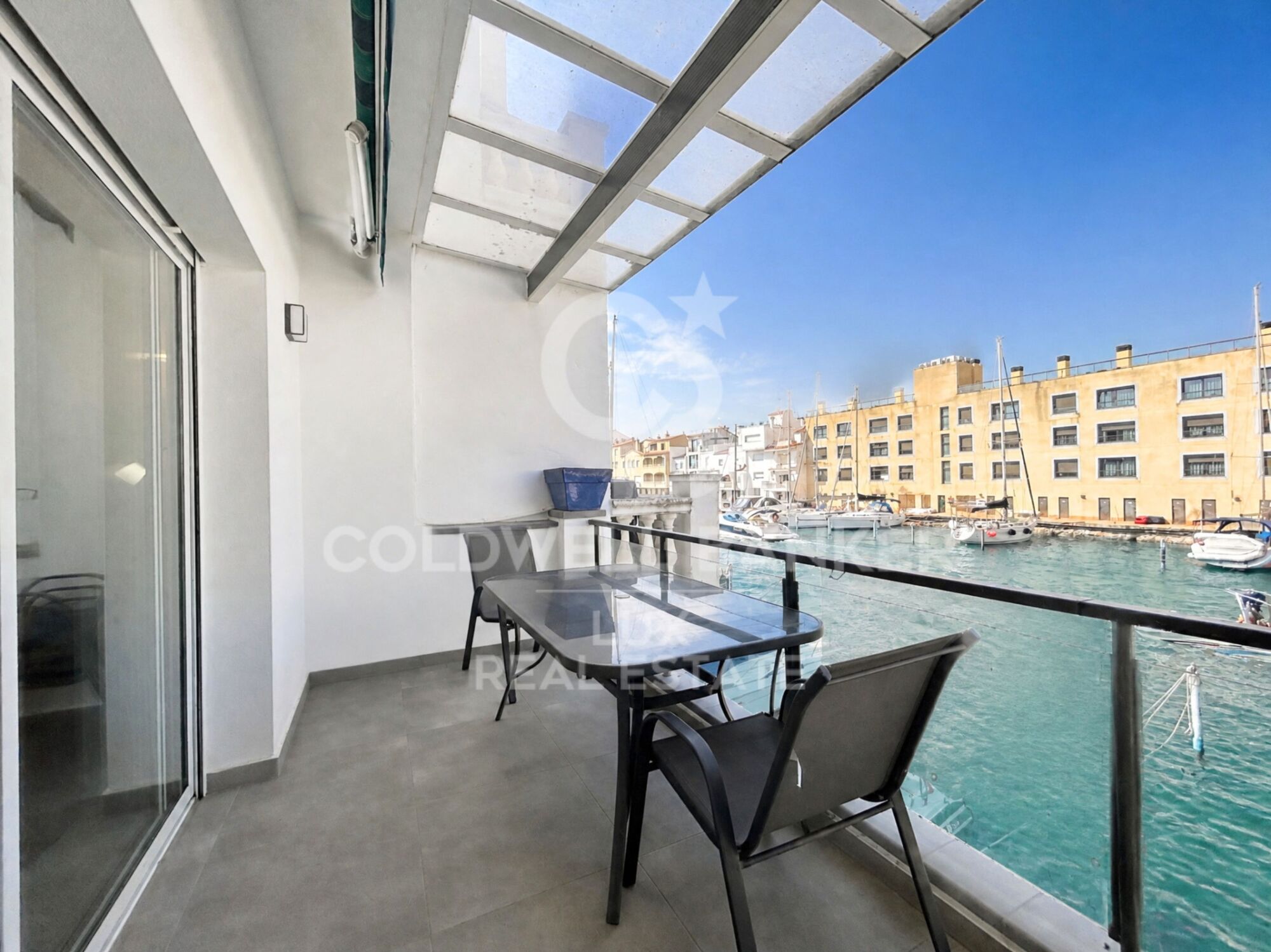 Casa con amarre de 12 x 4,6m a 500 m del mar, Empuriabrava